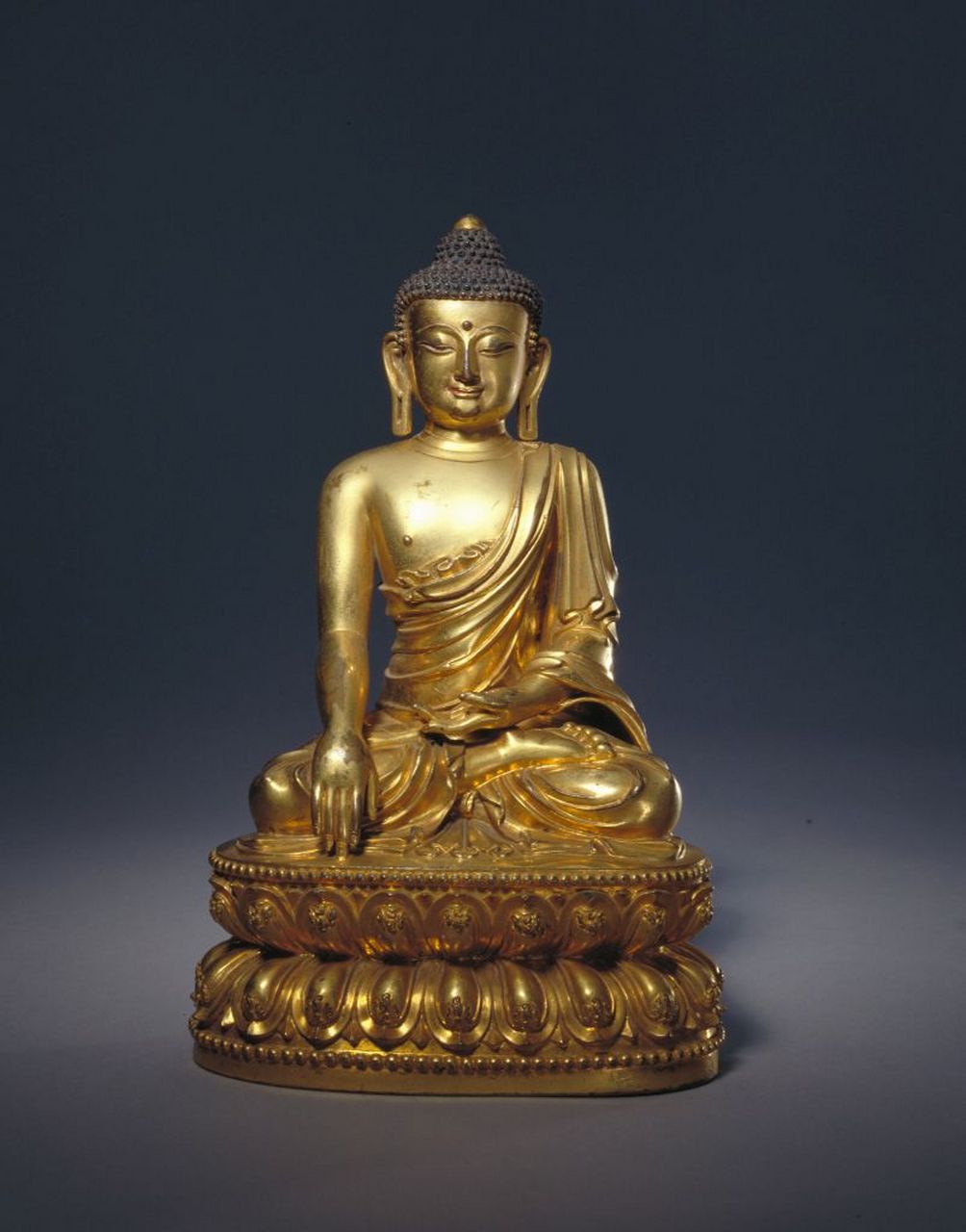 结跏趺坐又称全跏坐,正跏坐,是各种佛像中最常见的一种坐法.