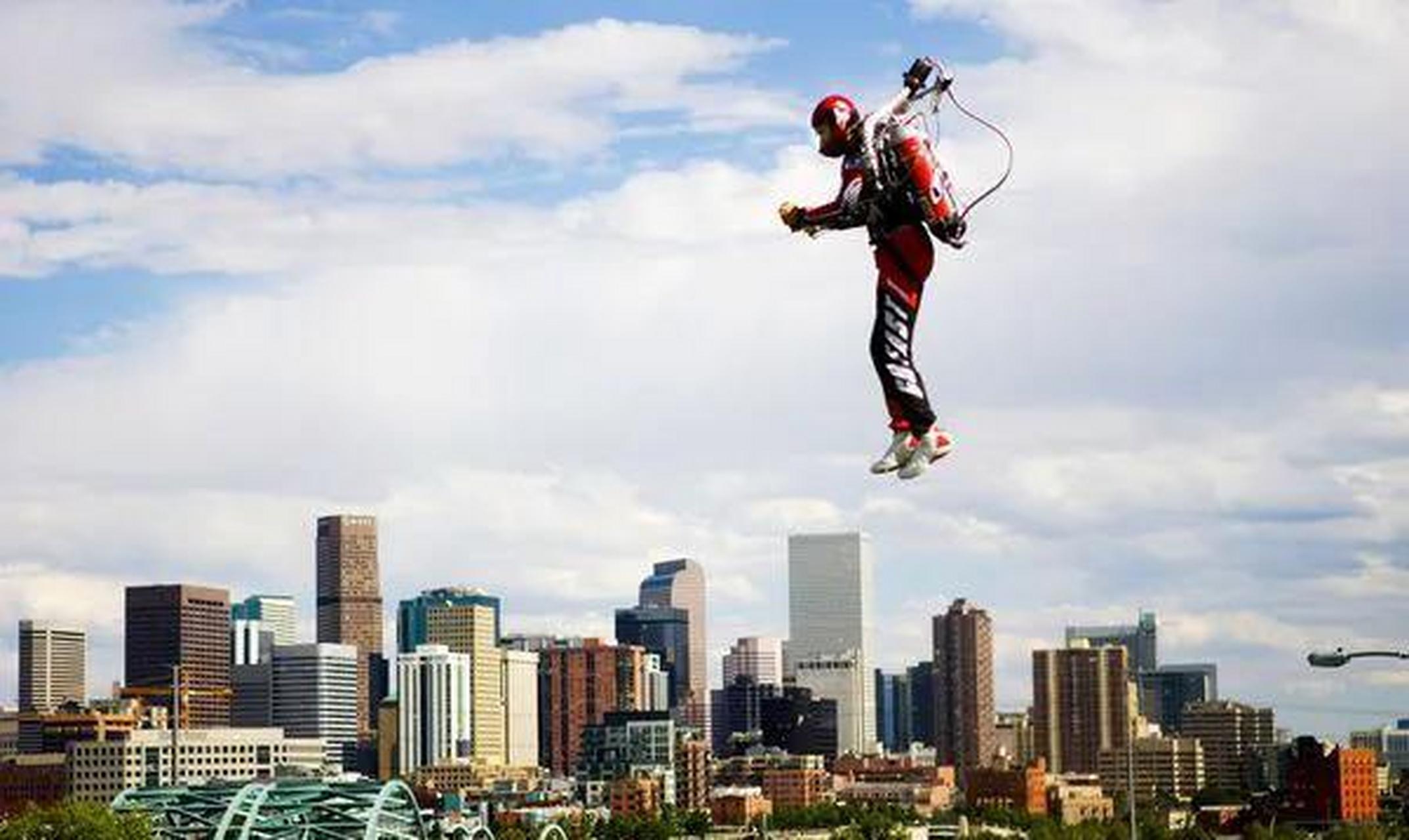 印军不表演摩托车技了,改秀"火箭飞行兵"了!