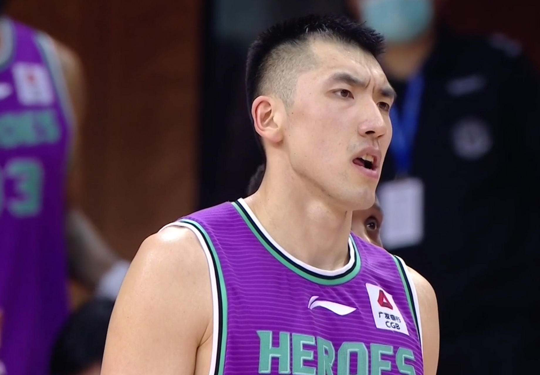 队30分 cba半决赛,广东队vs山东队,广东队后场悍将赵睿在比赛开始就