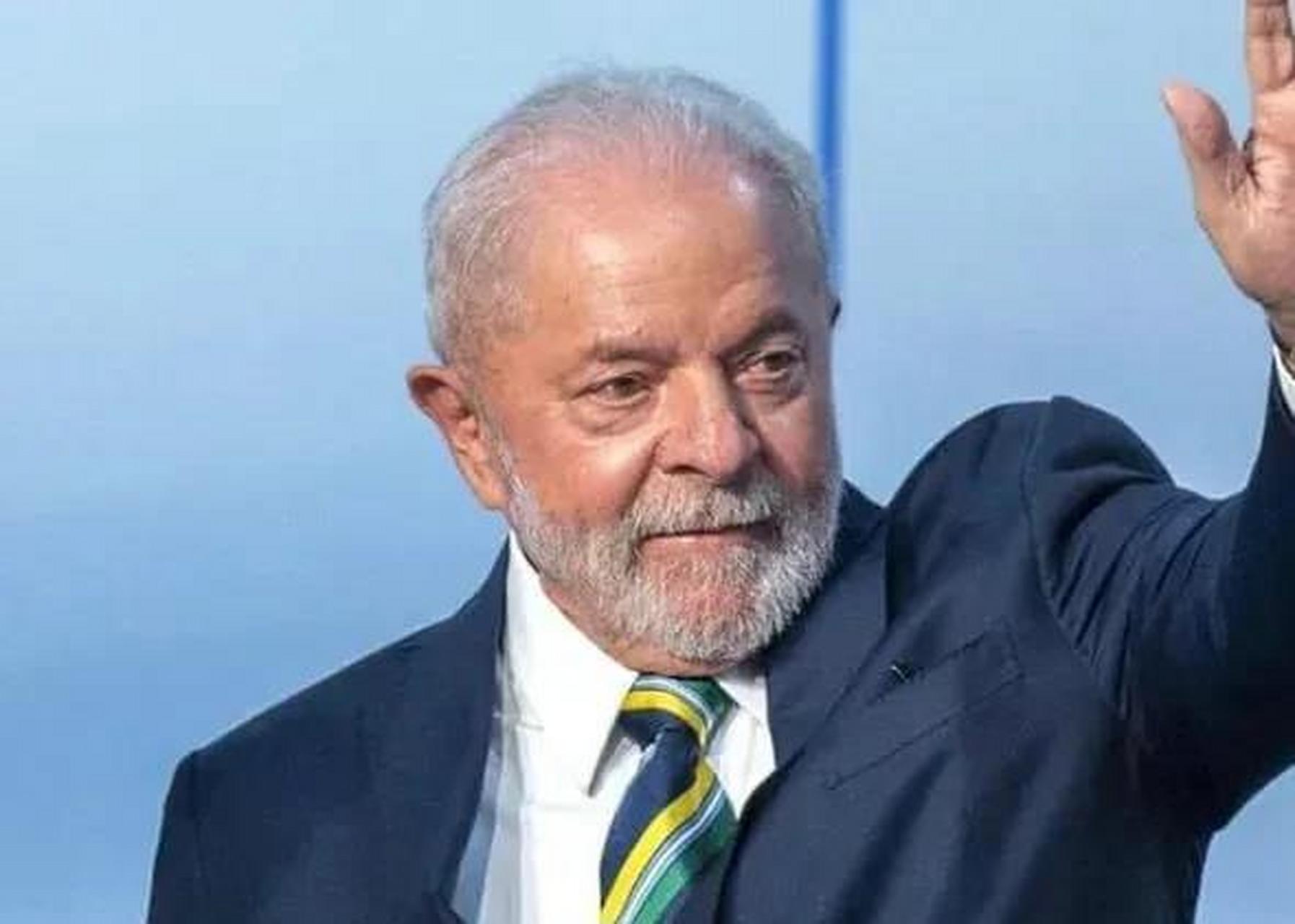 巴西总统卢拉今日在北京公开敦促美国"停止鼓动战争",称美国和欧洲