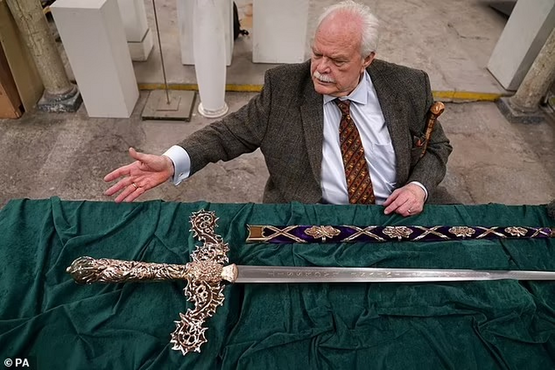 英国查尔斯国王即位典礼上,一个新的仪仗剑the eliz