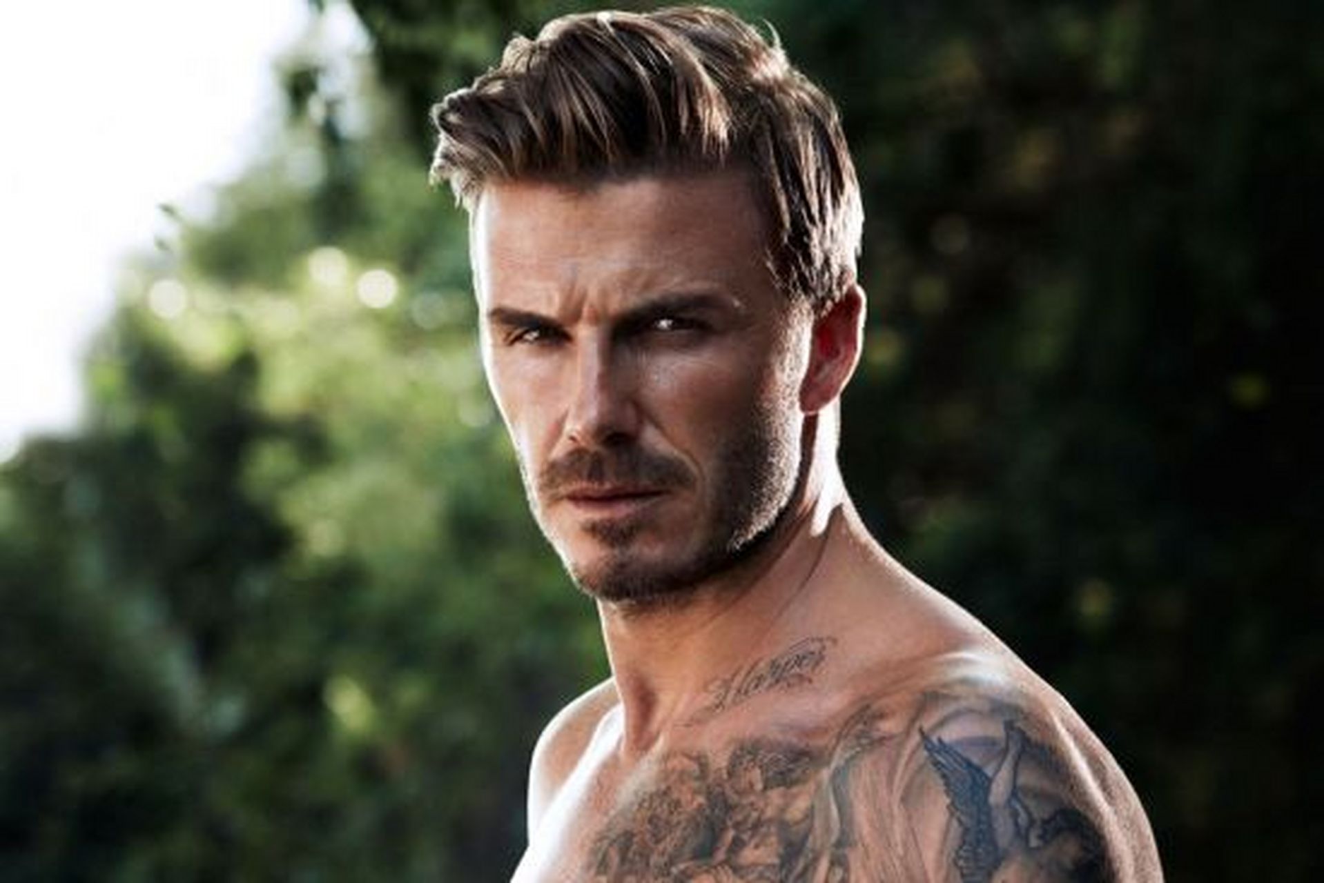 足球# 大卫·贝克汉姆出生于伦敦雷顿斯通,前英格兰男子足球运动员