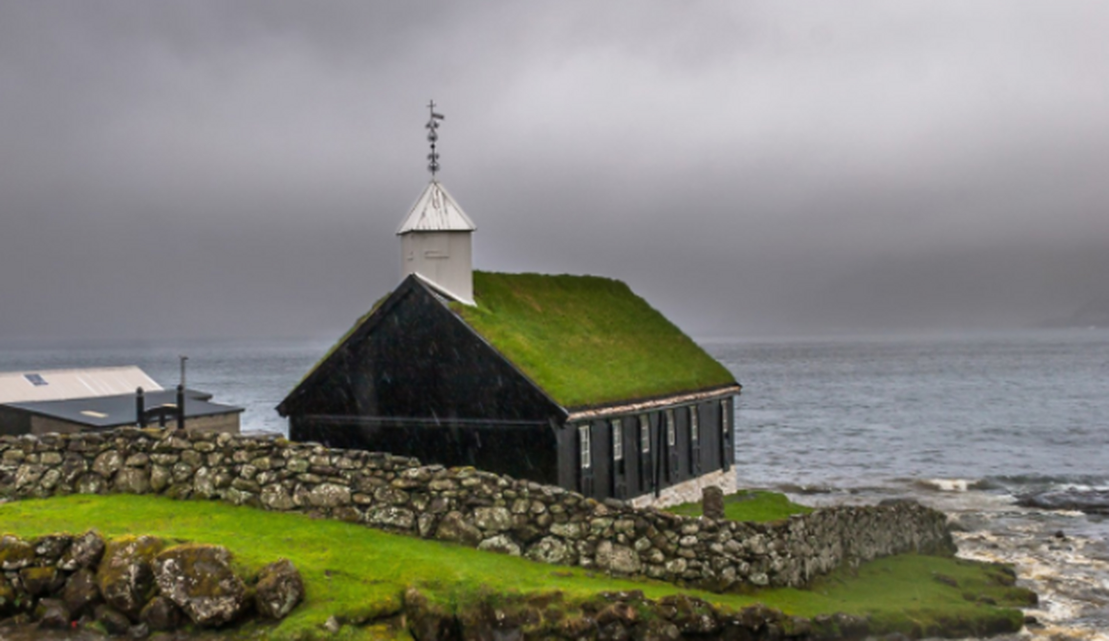 卡尔斯岛(kalsoy island)  卡尔斯岛是法罗群岛东北部的岛屿,岛的西岸