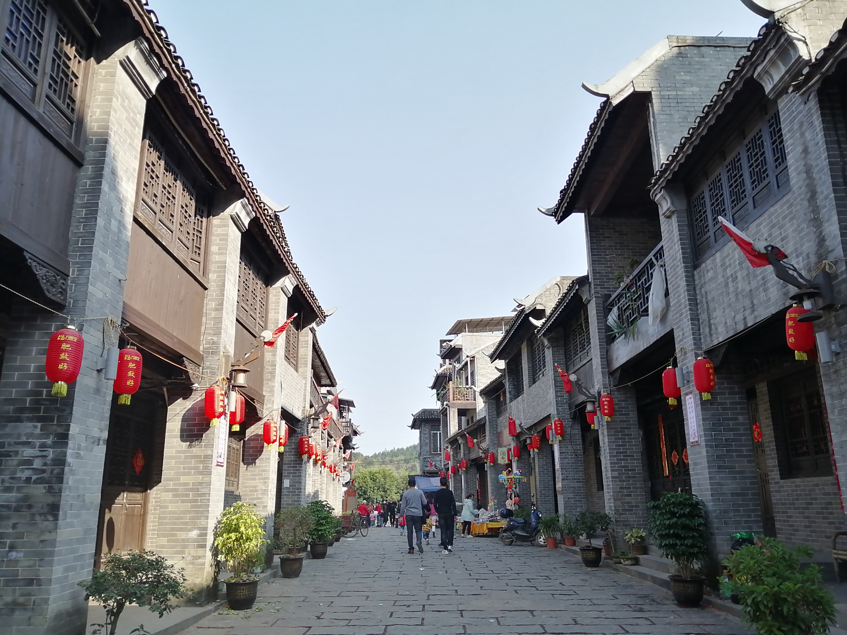 走在河池宜州怀远古镇的石板路上,很是惬意,人不多,有人气又比较安静