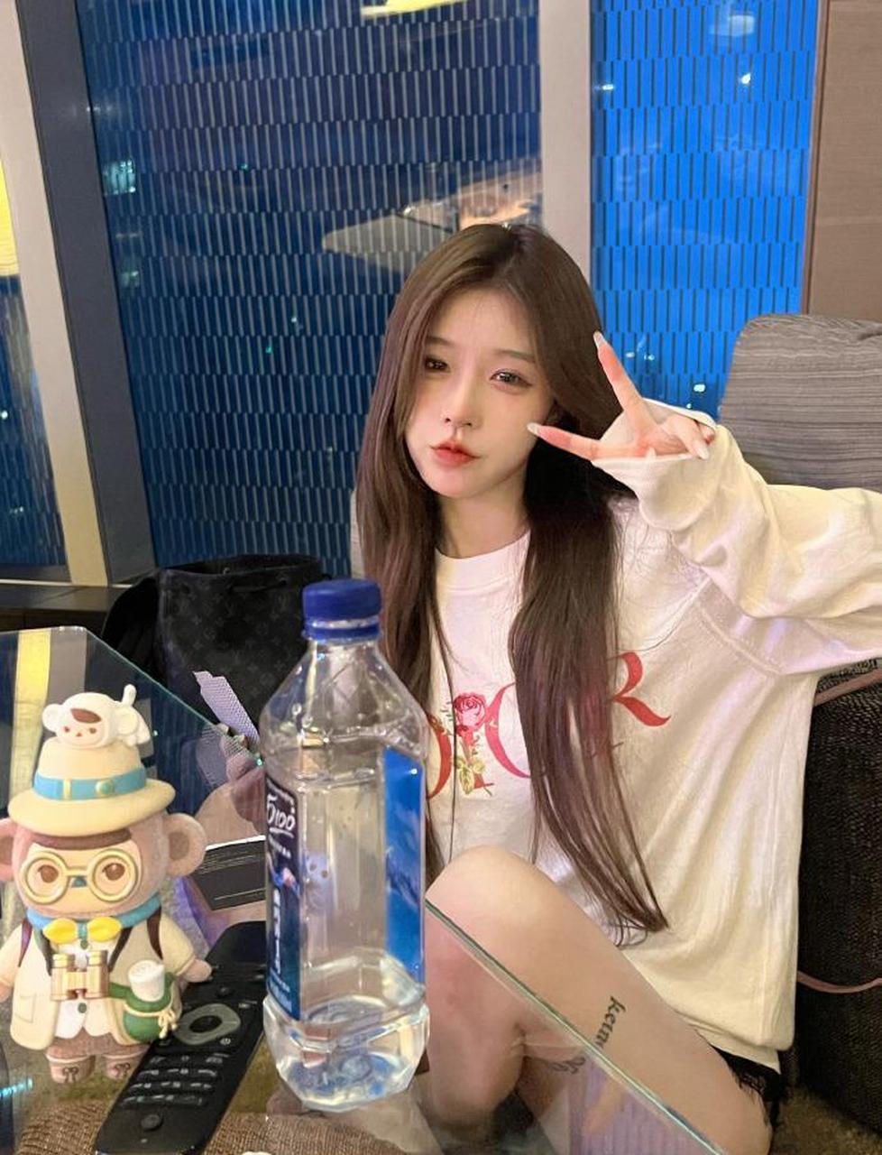 网红美女小姐姐小余迷人美照欣赏,好可爱啊