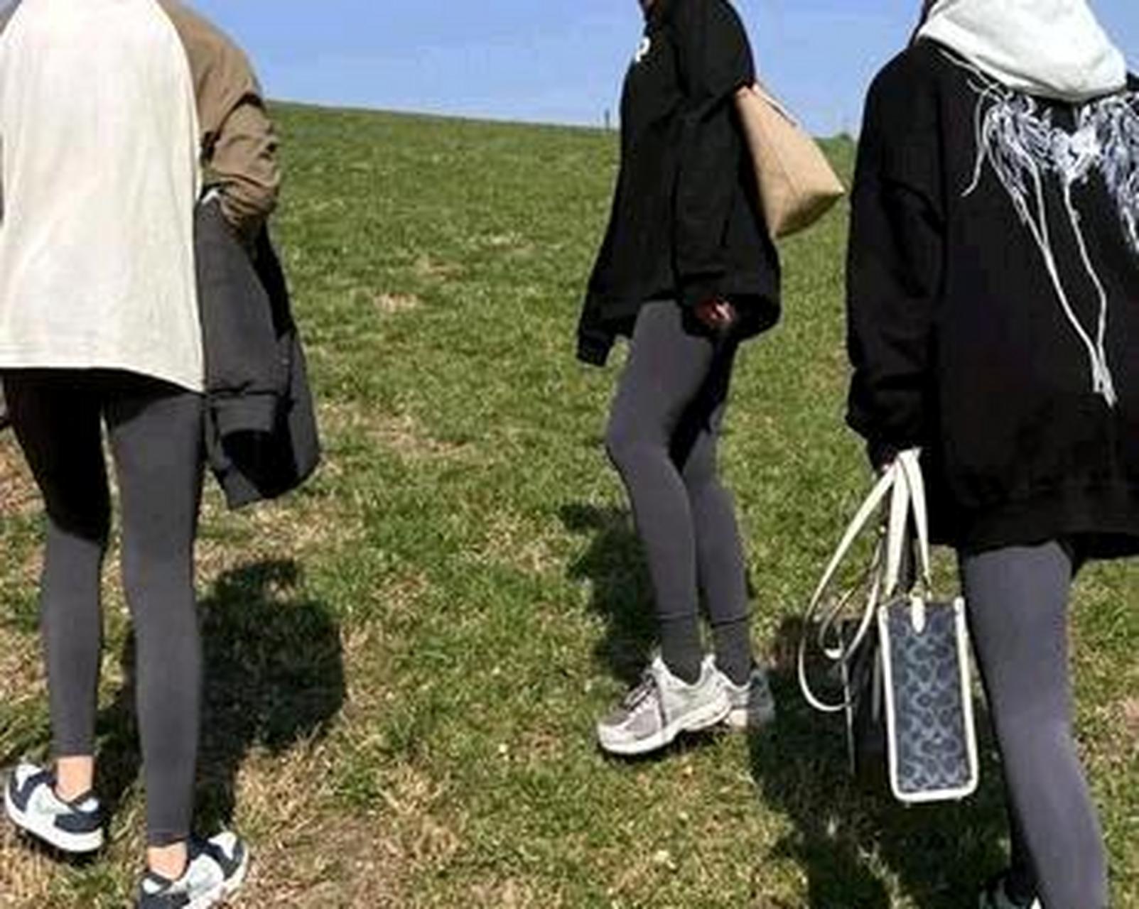 现在的瑜伽裤好像是90年代的健美裤[开心]