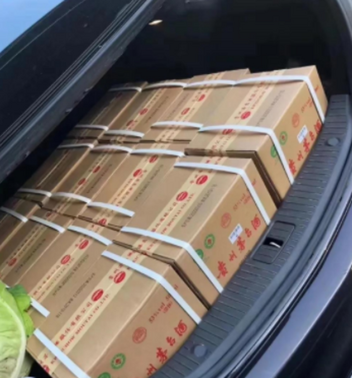 干工程老板的后备箱,烟酒是从来不缺的,看似赚钱,都是拿命喝出来的