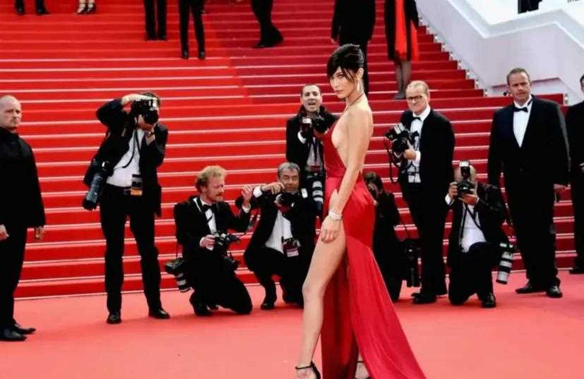 贝拉哈迪德惊艳高清照片  红毯上一袭红裙亮相的的bella hadid真是