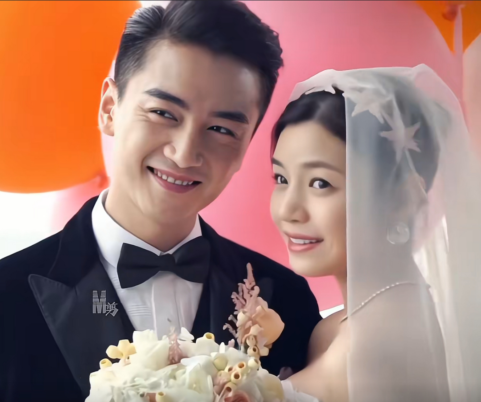 陈晓和陈妍希结婚时那个头纱吻好经典 偶像剧也没他俩甜吧 他们的儿子