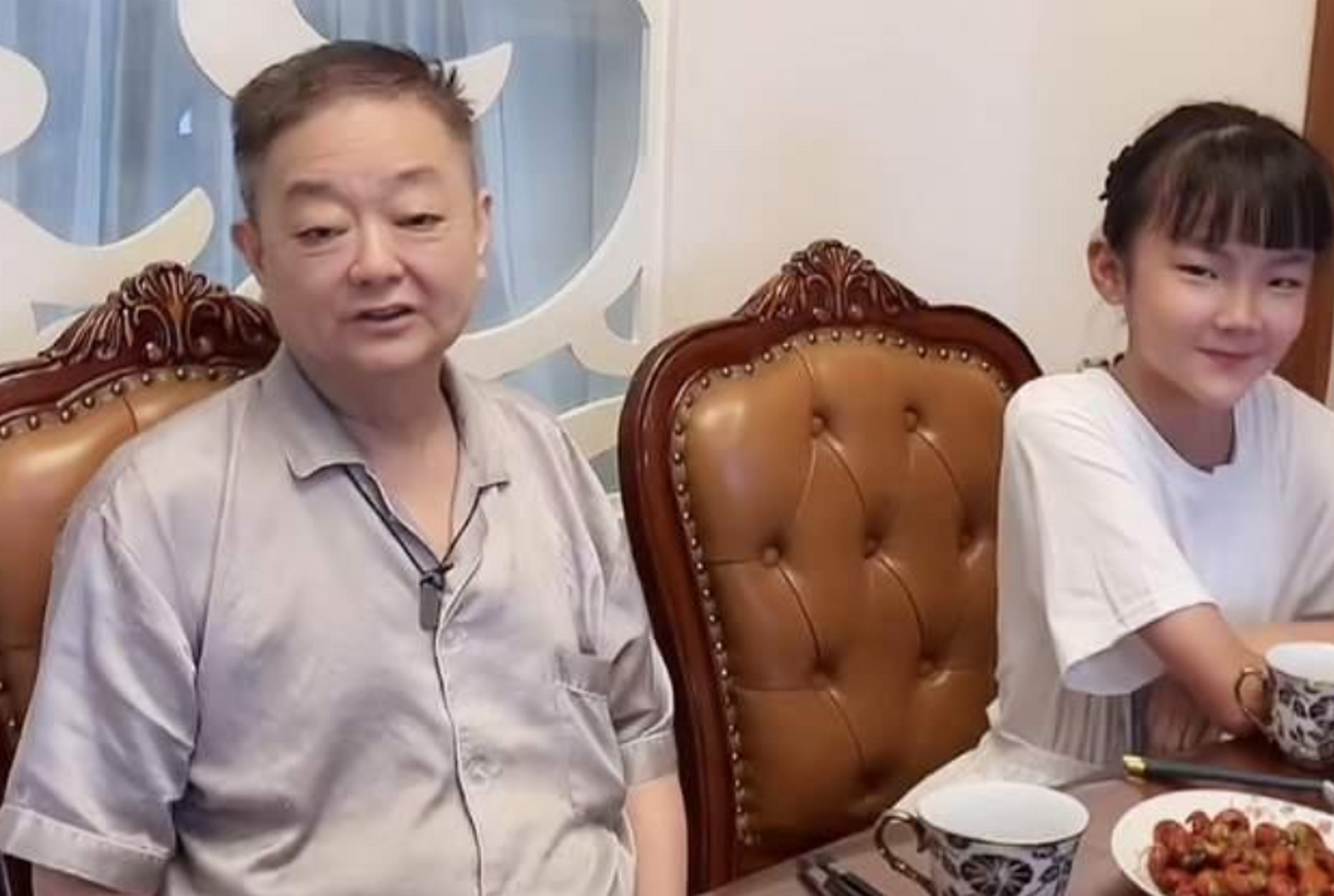 12月5号晚,72岁"失独"妈妈盛海琳官宣悲痛消息,陪伴其43载的老公吴