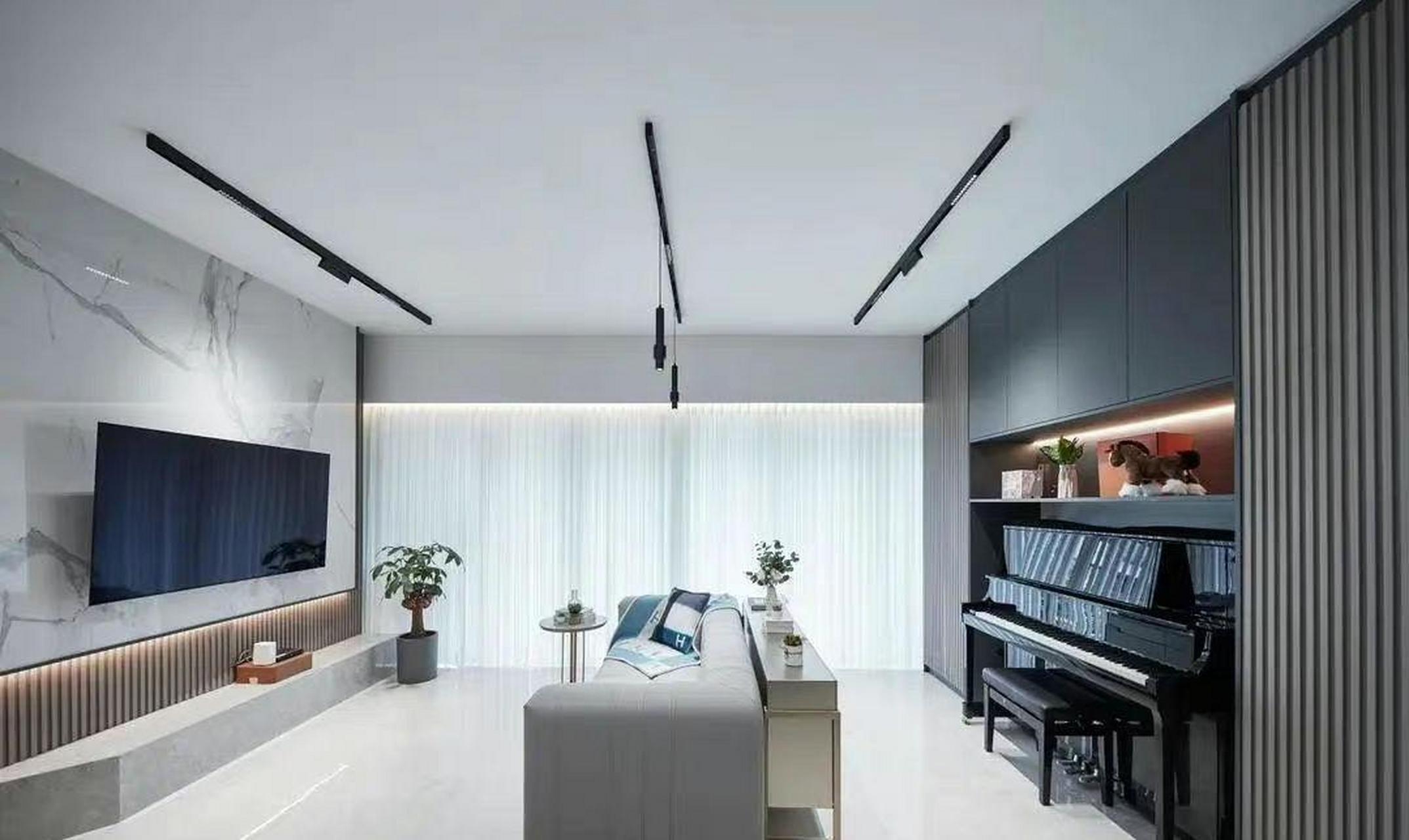 客厅一分为二打造出钢琴区,木格栅 大理石的电视墙将高级感拉满  你