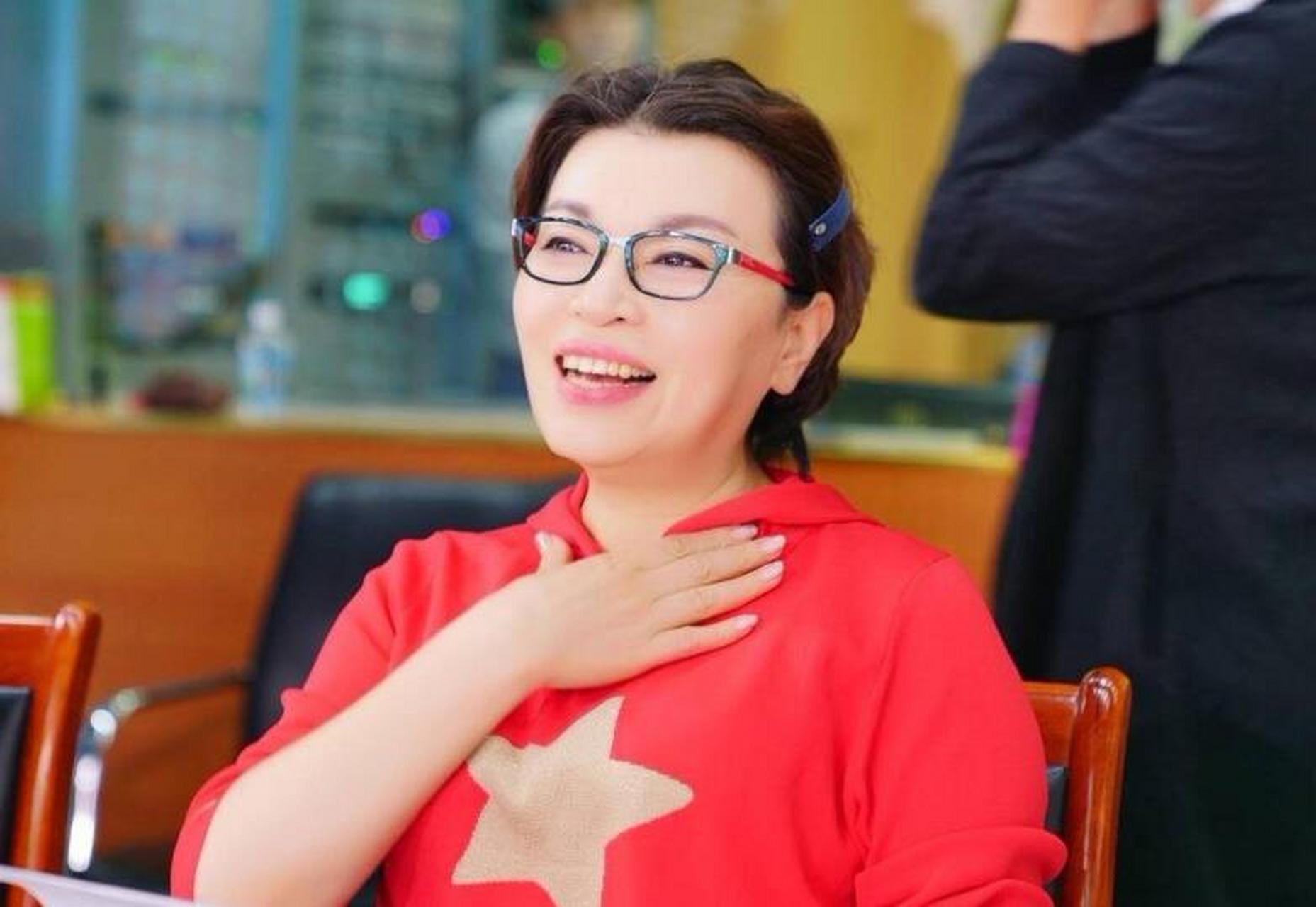 央视一姐李瑞英:儿子坠楼了我还在主持,很多人骂我六亲不认,铁石心肠.