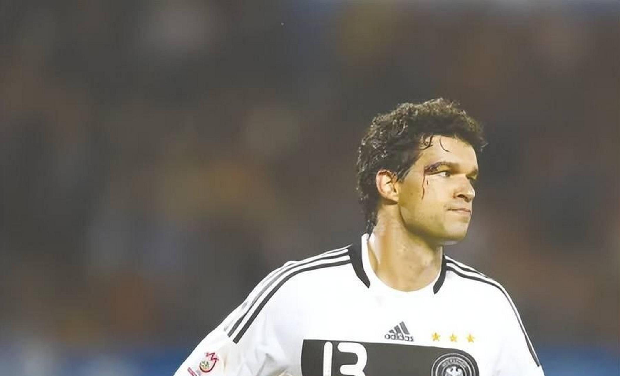 新女友小他24岁,是已故儿子生前密友 说起德国铁血队长巴拉克,很多