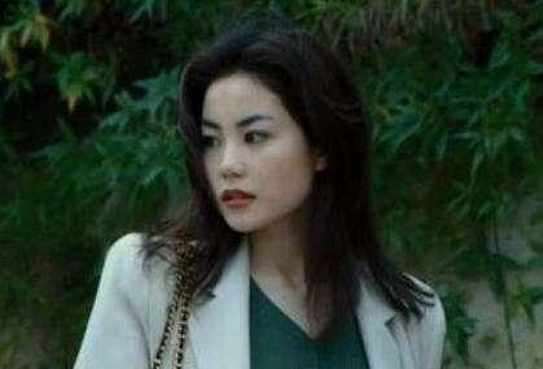 王菲(faye wong),原名夏林,曾用名王靖雯,1969年8月8日出生于北京