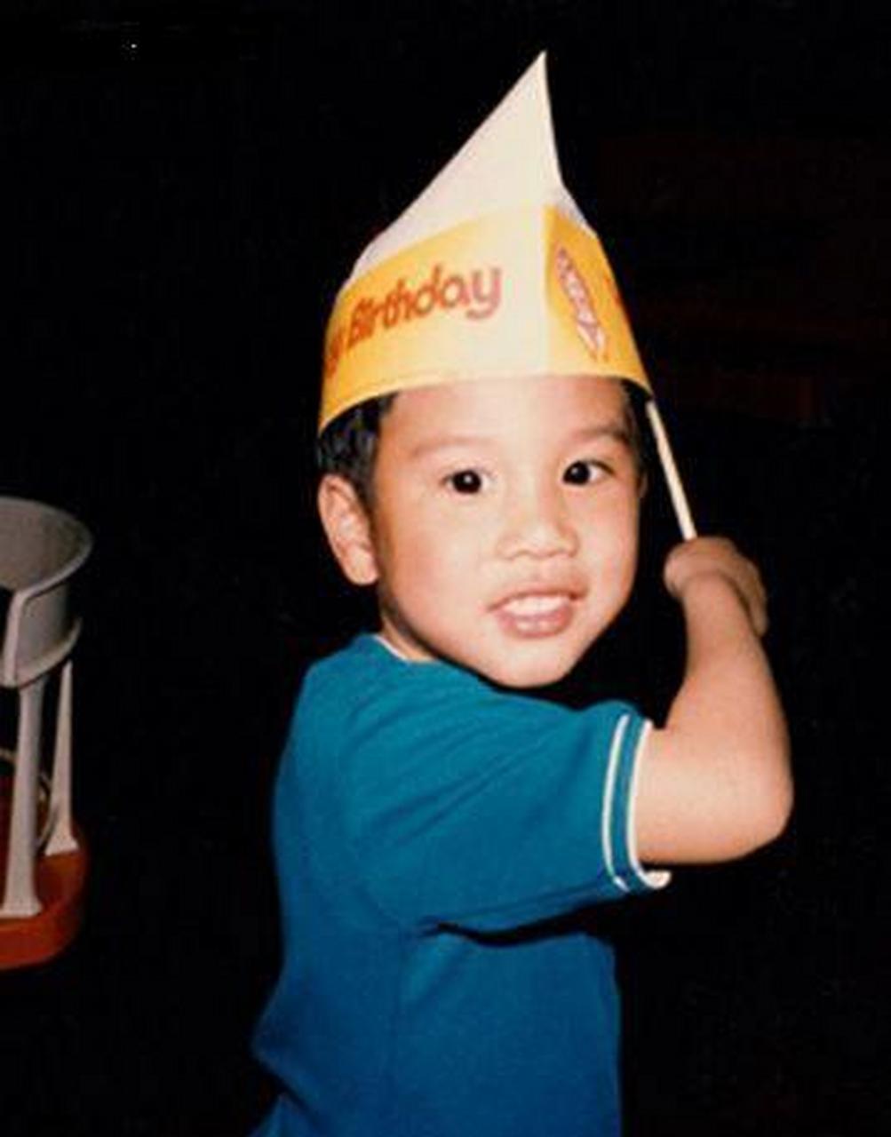 王力宏以前小时候的照片,那时候看起来挺可爱