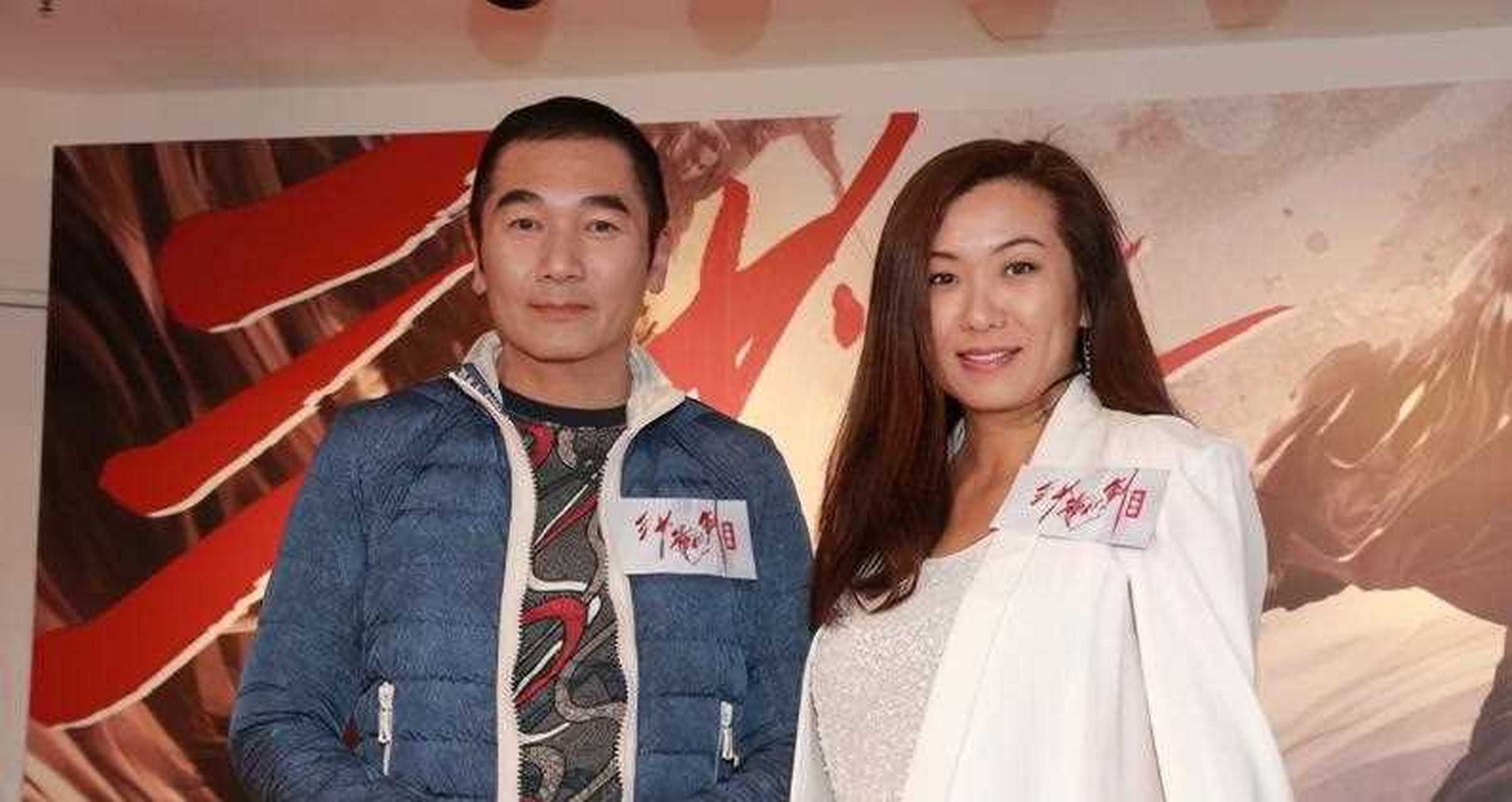 11月20日,莫可欣在接受采访时自曝自己和老公假恩爱,她称自己和老公方