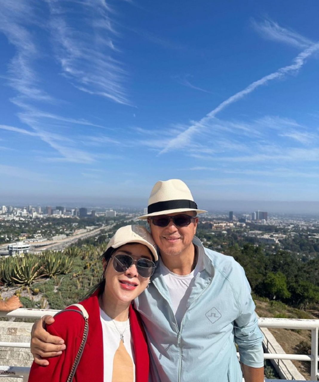 图3,王伟忠和大女儿. 676767