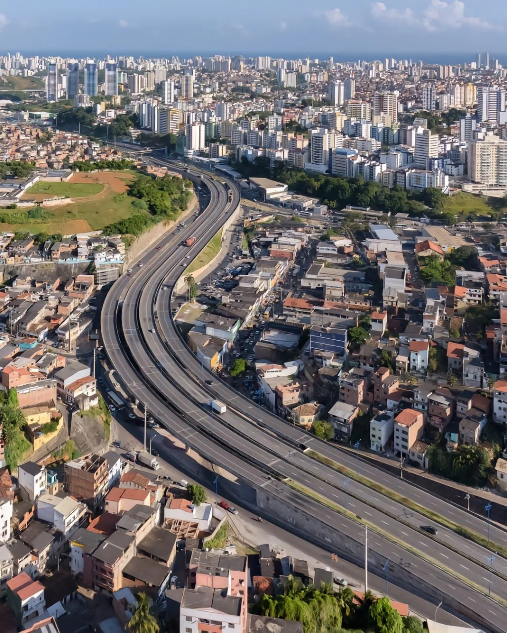 巴西第一座首都～萨尔瓦多  萨尔瓦多,人口约390万人,人均gdp为1.