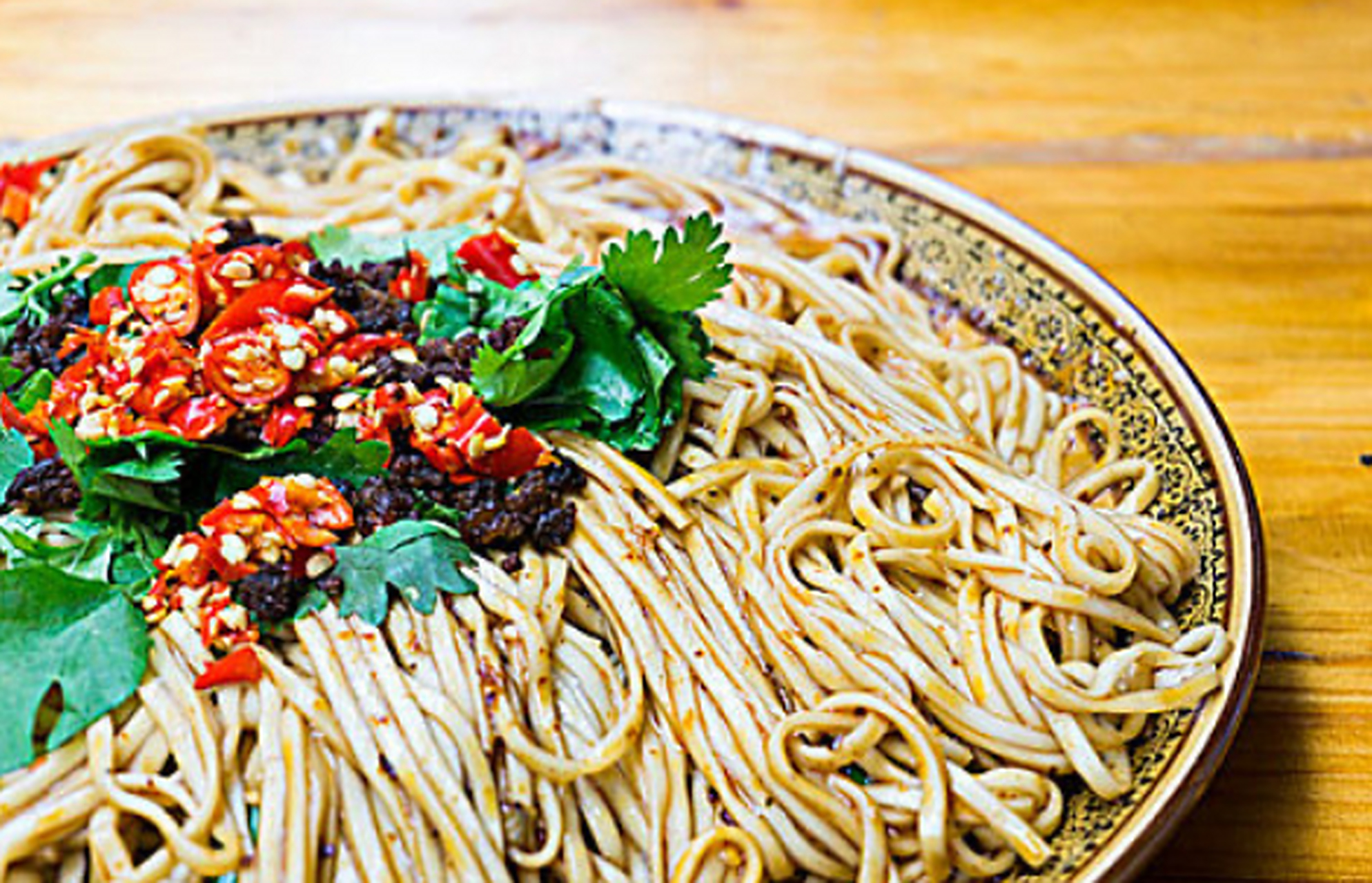 重逢巴蜀# 四川燃面作为宜宾的特色小吃,流传至今已有数百年的历史.