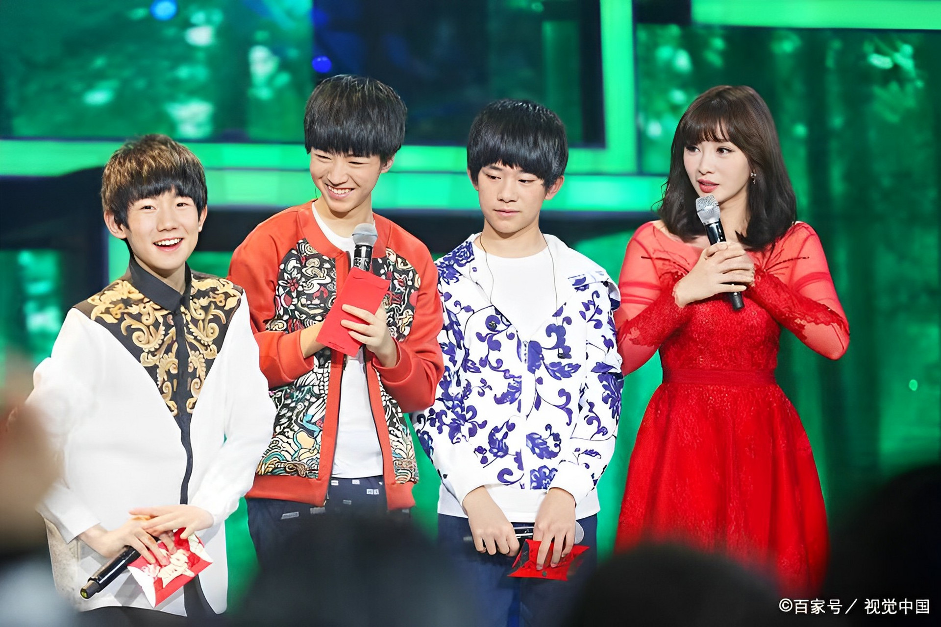 原来柳岩和tfboys同台过.