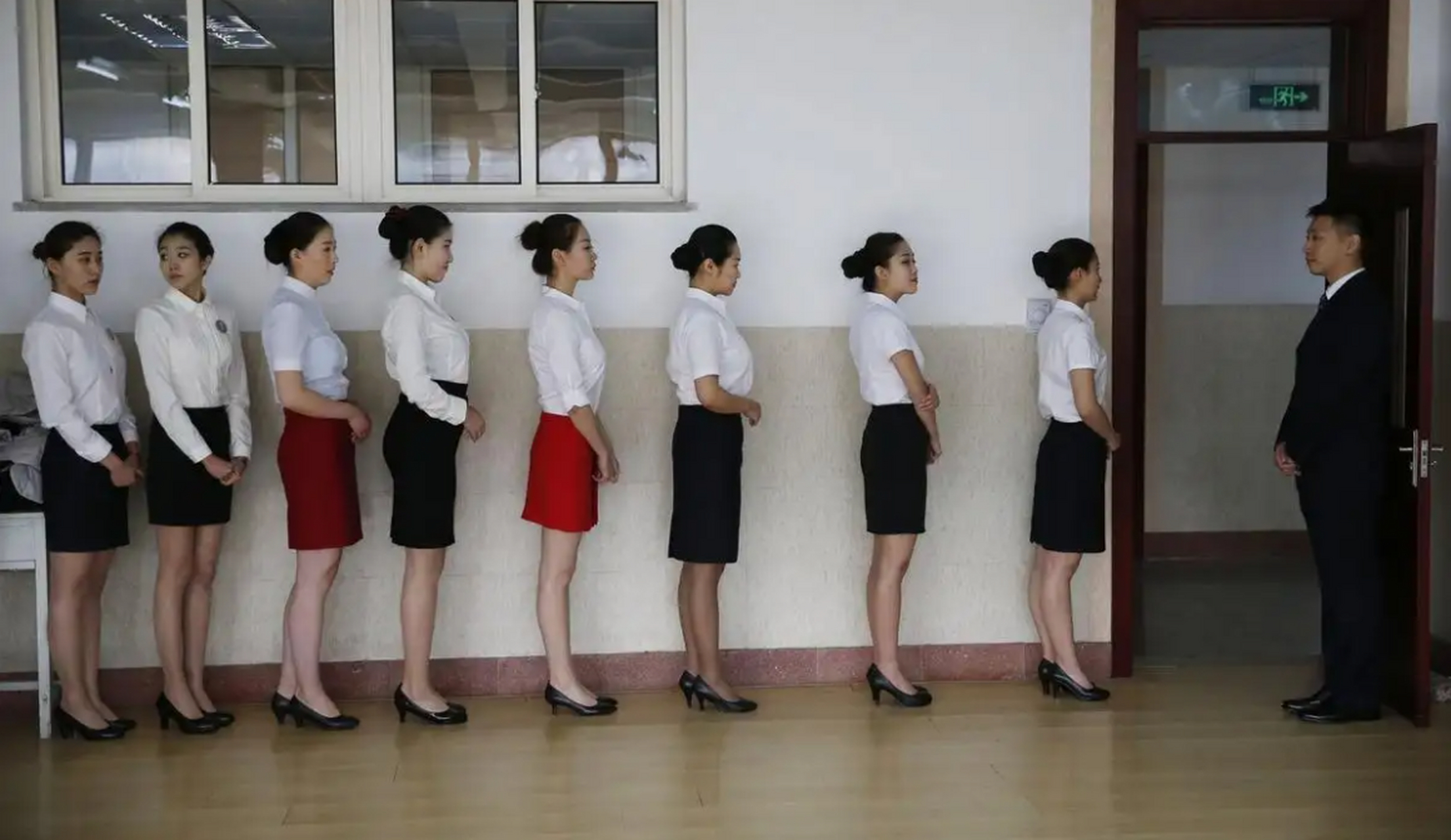 小芸23岁,空乘专业大三学生,为了保持身材,她严格控制饮食,每天都吃水