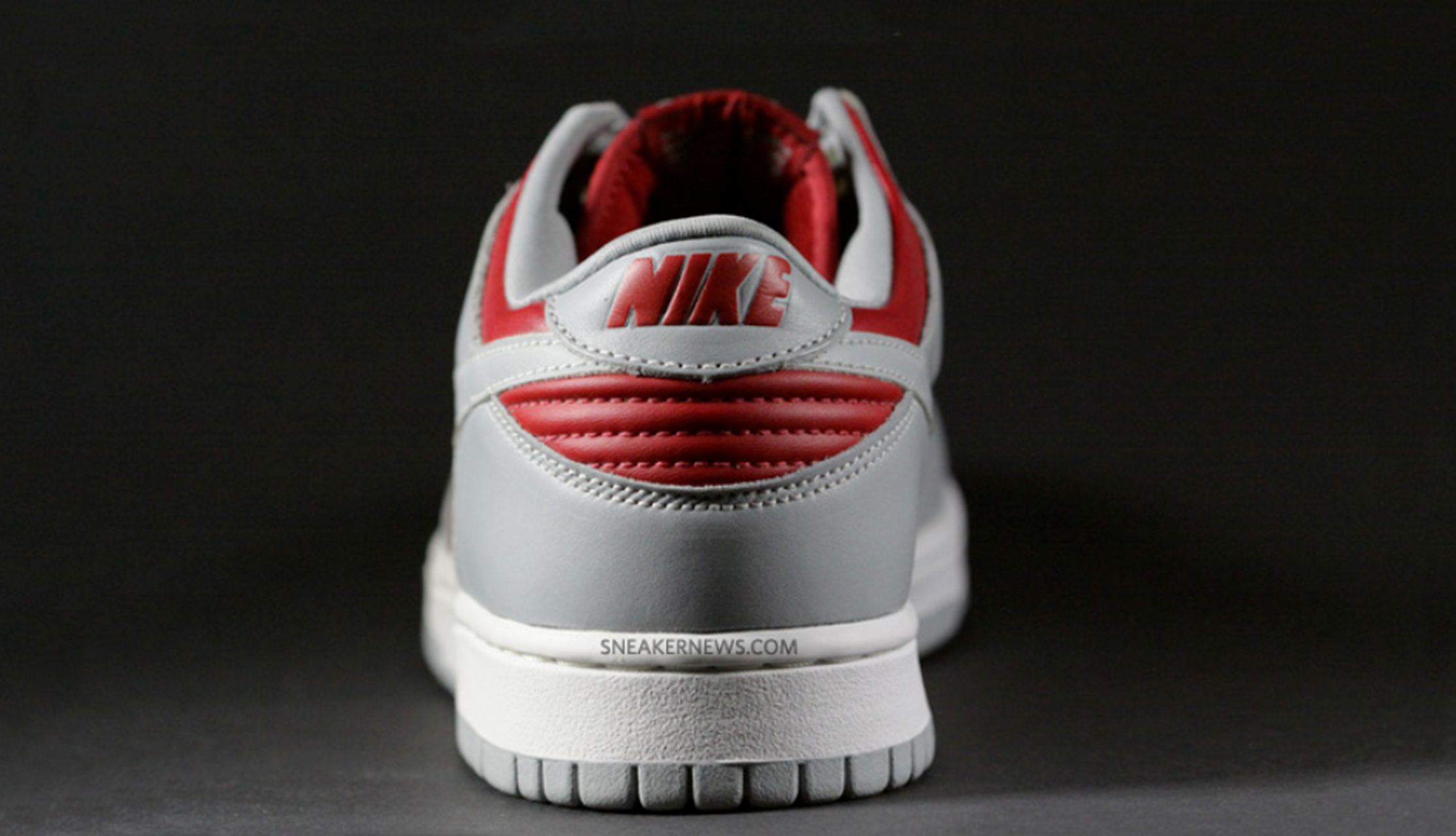 「奥特曼 x nike dunk low」发售计划公布!