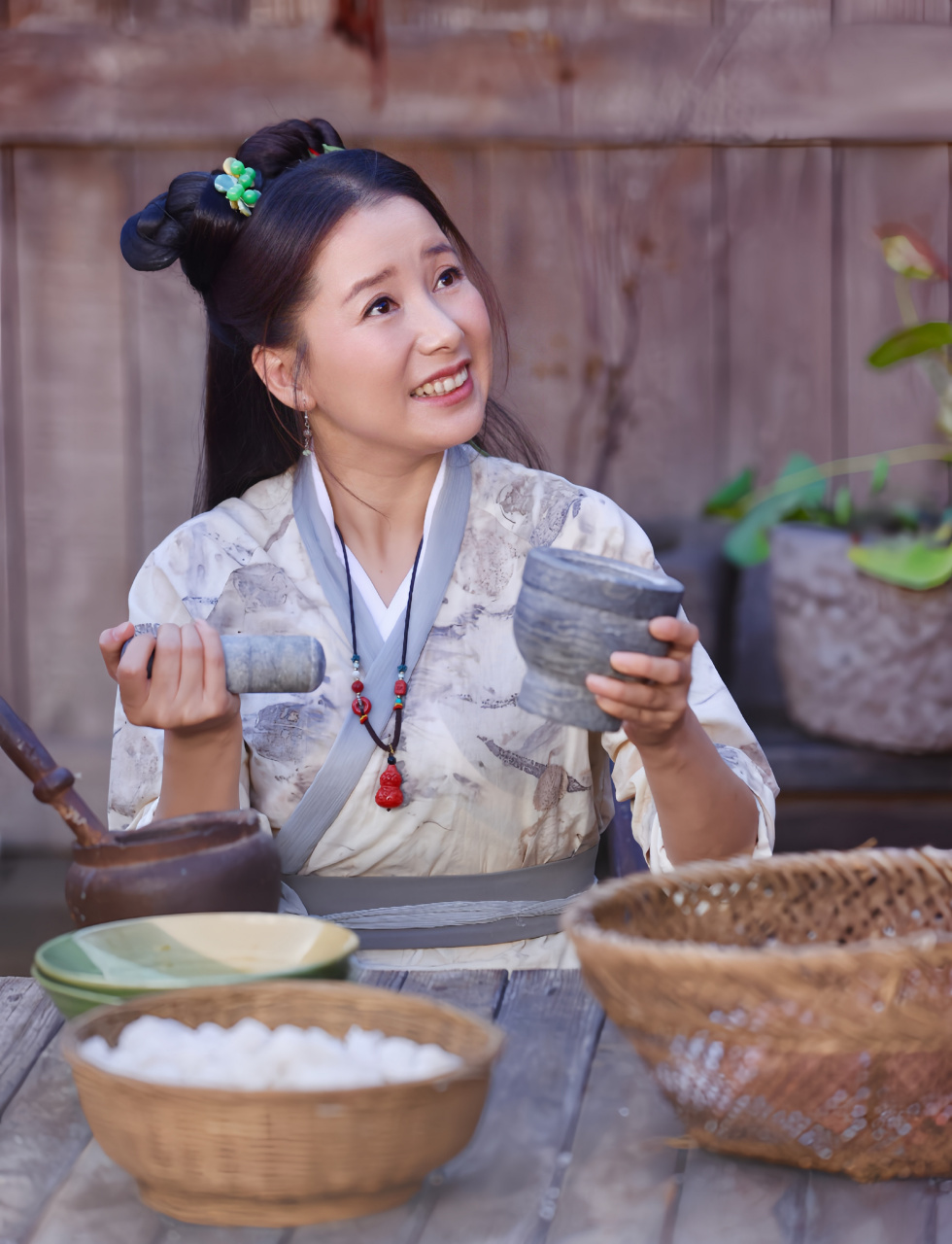 《鹊刀门传奇》是一部充满喜剧元素的武林传奇,主演还包括宋小宝