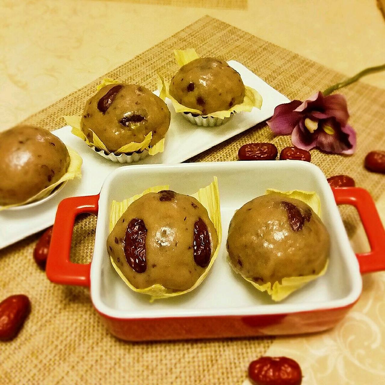 今天是小年用家里常备的红枣红豆糯米粉做了好吃营养的美味年糕枣香豆