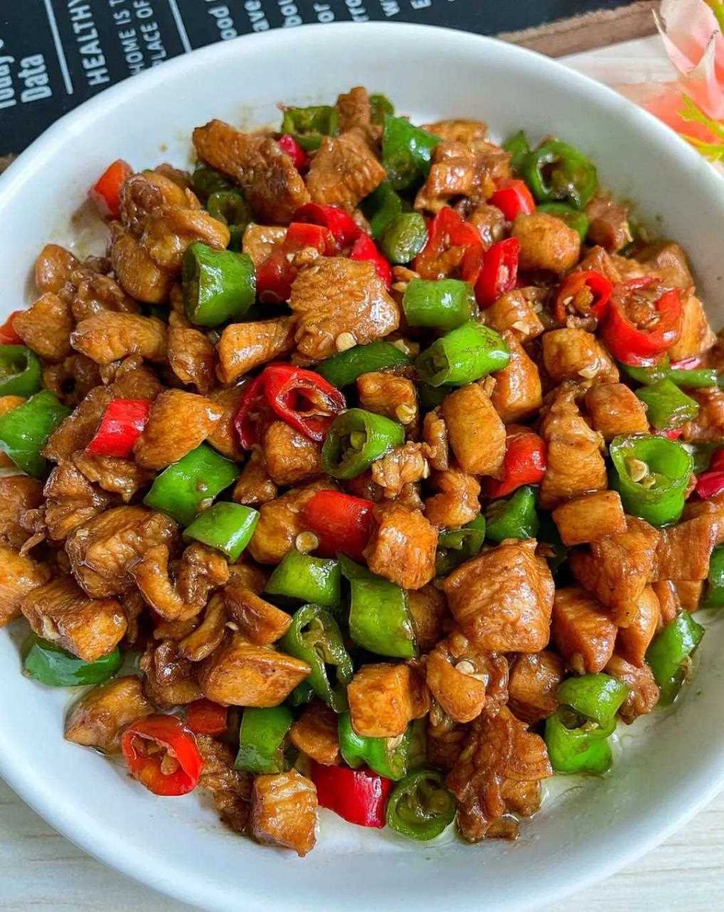 爆炒鸡丁做法「爆炒鸡丁怎样做」