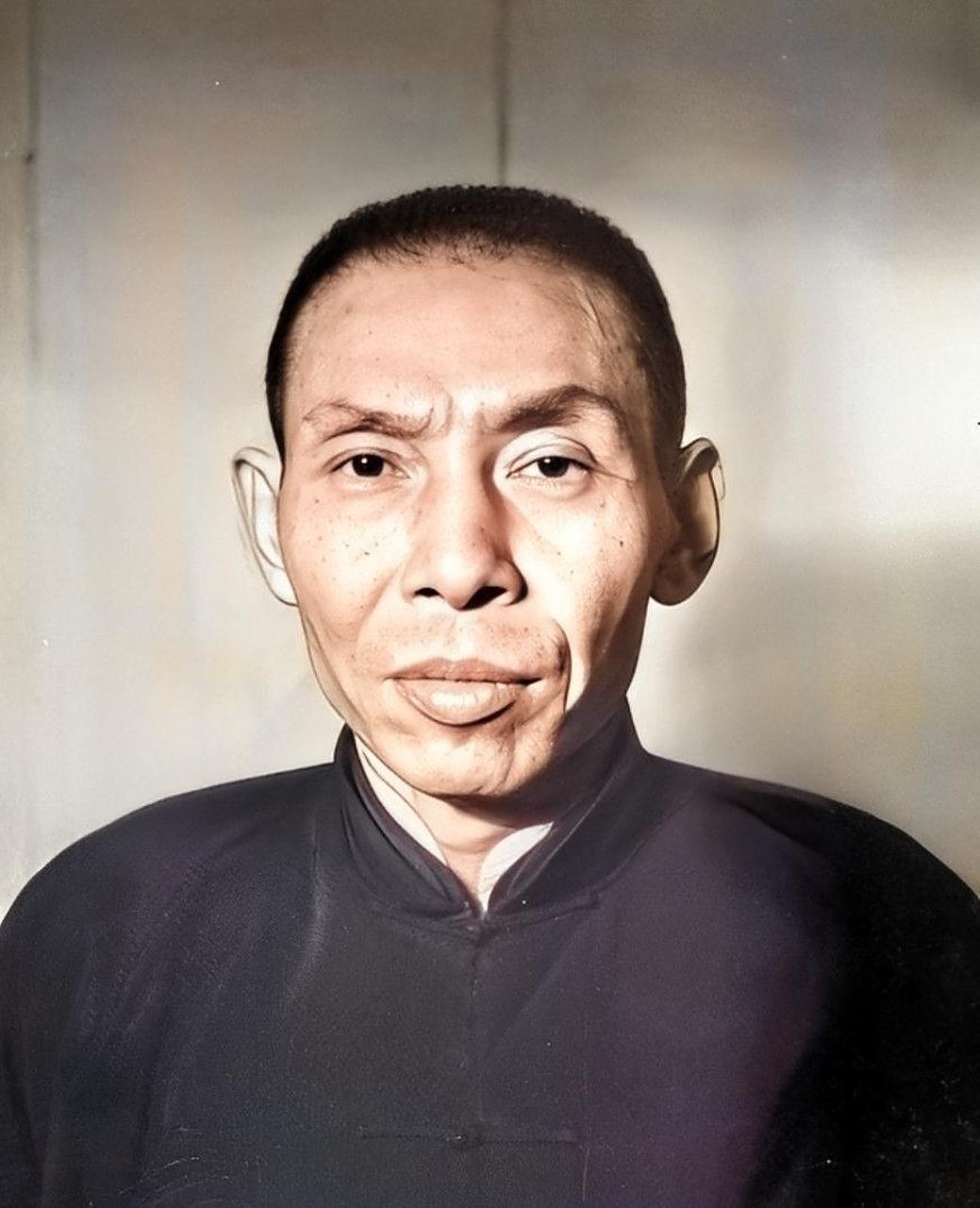 55岁的黄金荣为了与25岁的露兰春结婚,与妻子林桂生离婚,林桂生离开后