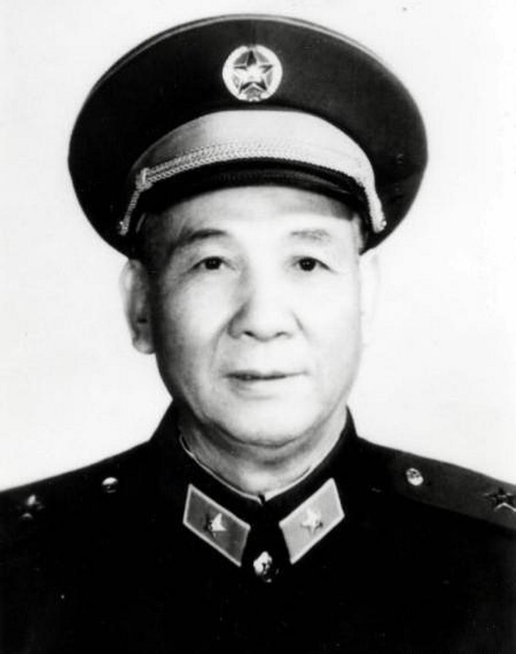 1972年,公安部对63军副军长余洪信发布了通缉令.