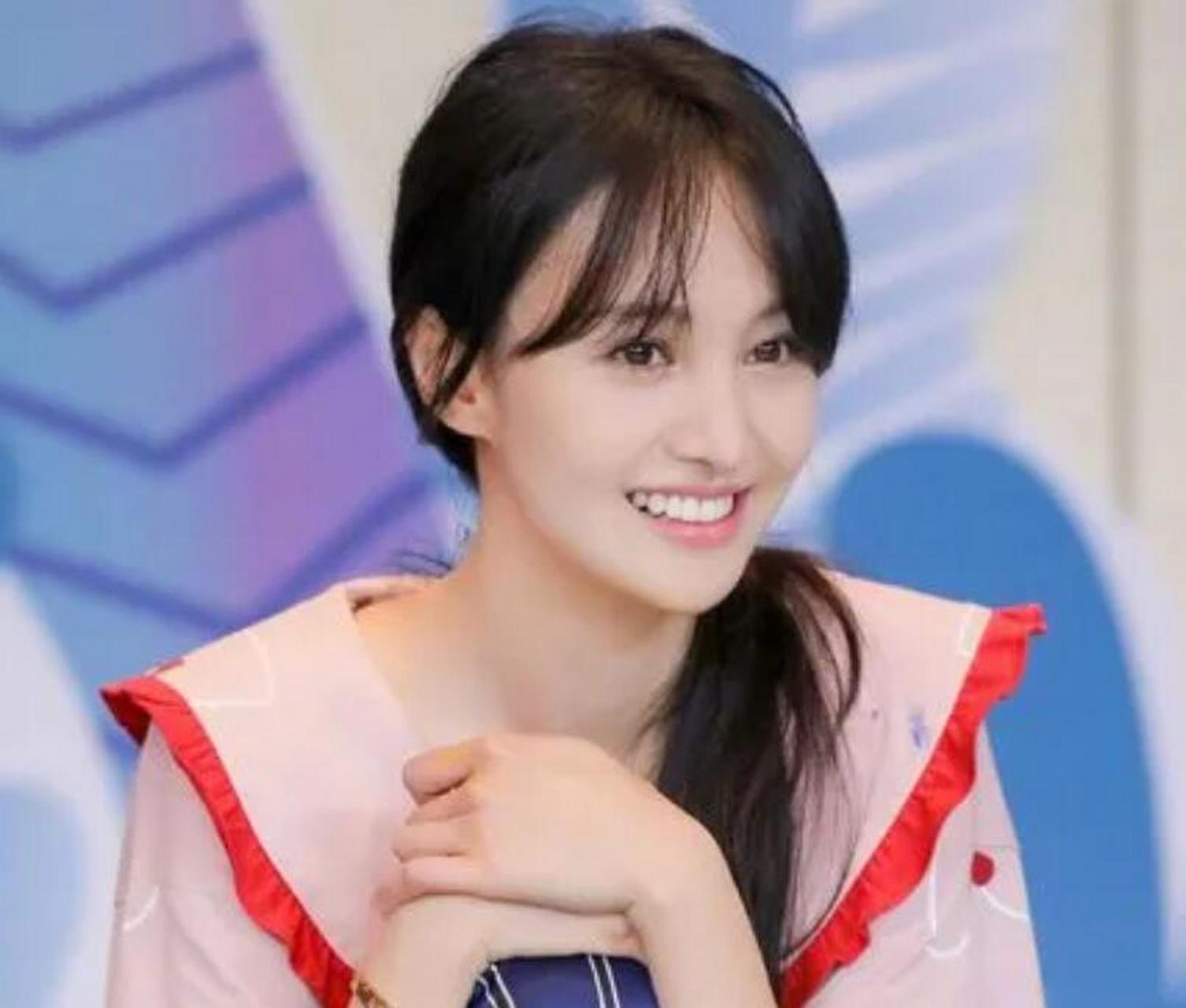 郑爽,李易峰和蔡徐坤接连塌房后,prada与中国女足成为合作伙伴.