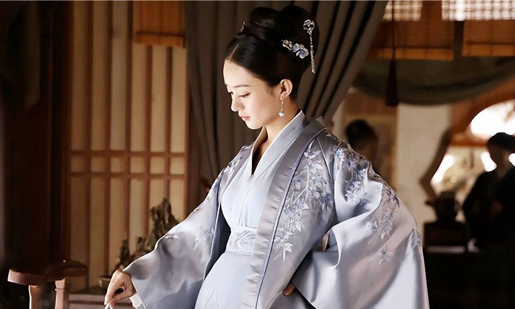 古装电视剧里看到女人有喜,并不是说她怀孕,而是说她"身怀六甲".