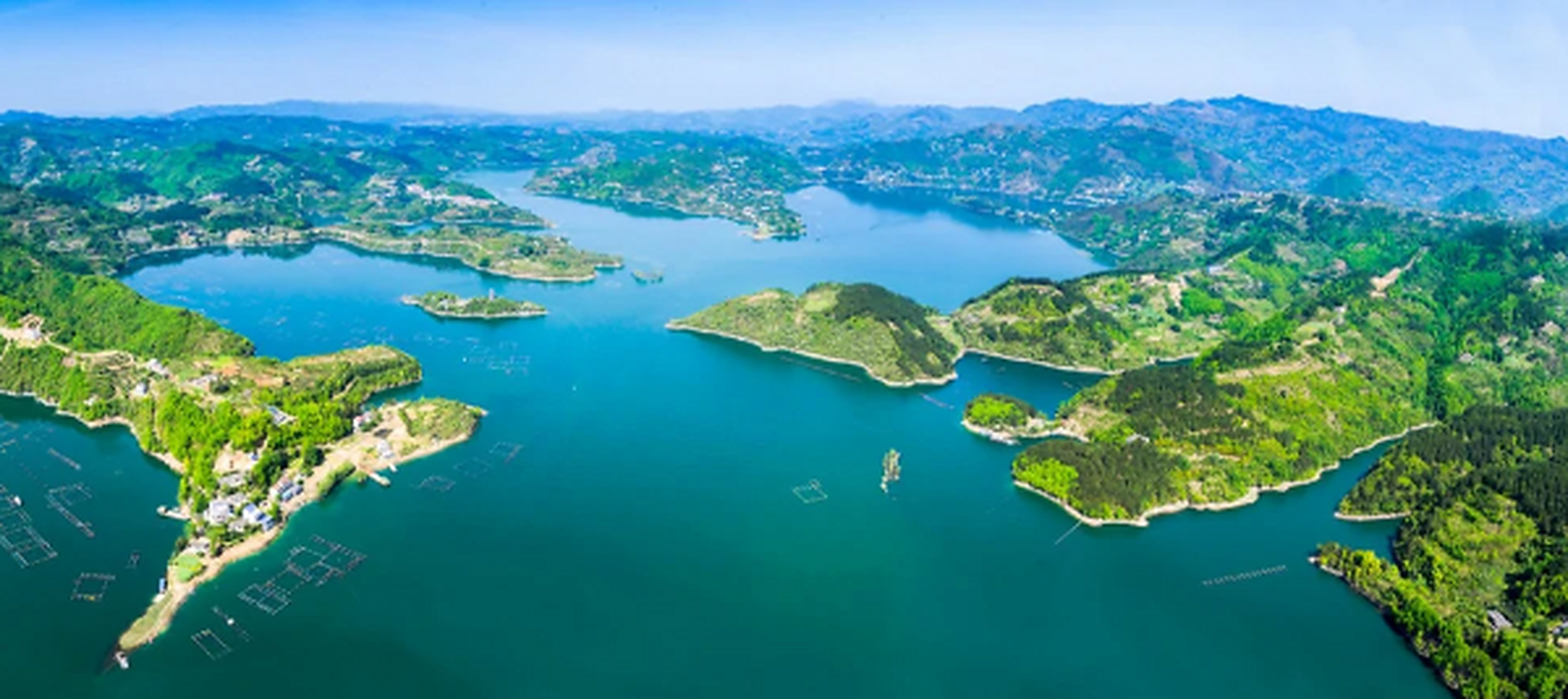 瀛湖是安康水电站筑坝形成的西北五省最大的淡水湖,周长540公里,总面