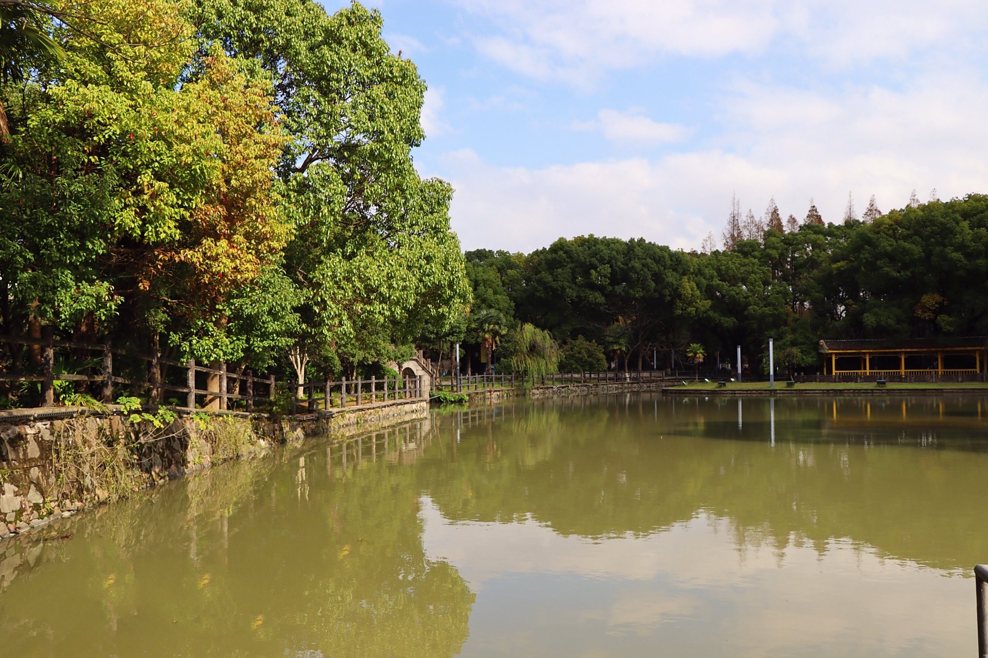 宁波北仑蛟山公园,水乡风情浓郁的赏荷地