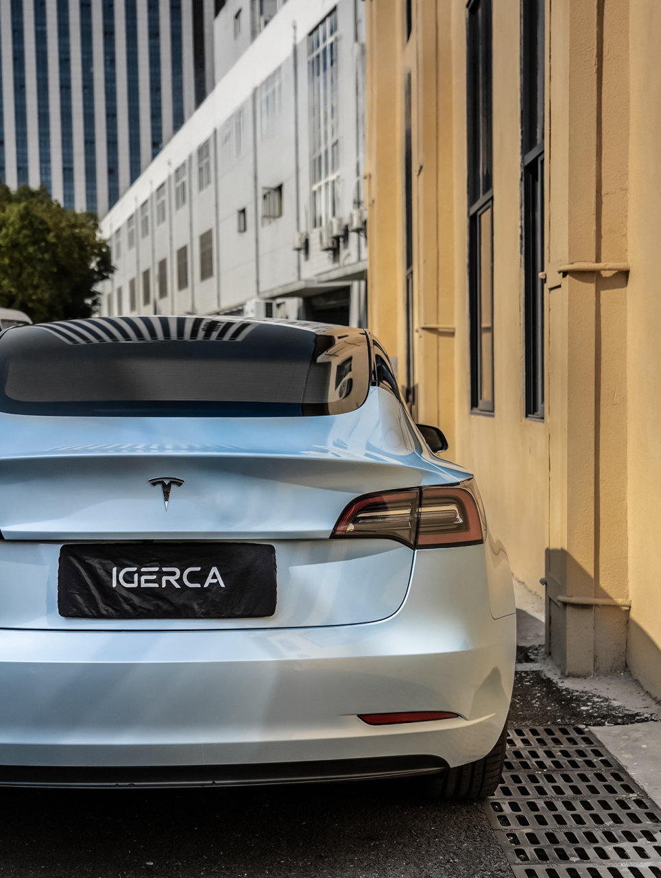 特斯拉的新衣:马卡龙爵士蓝的甜美与酷炫交融  马卡龙爵士蓝,这是一种