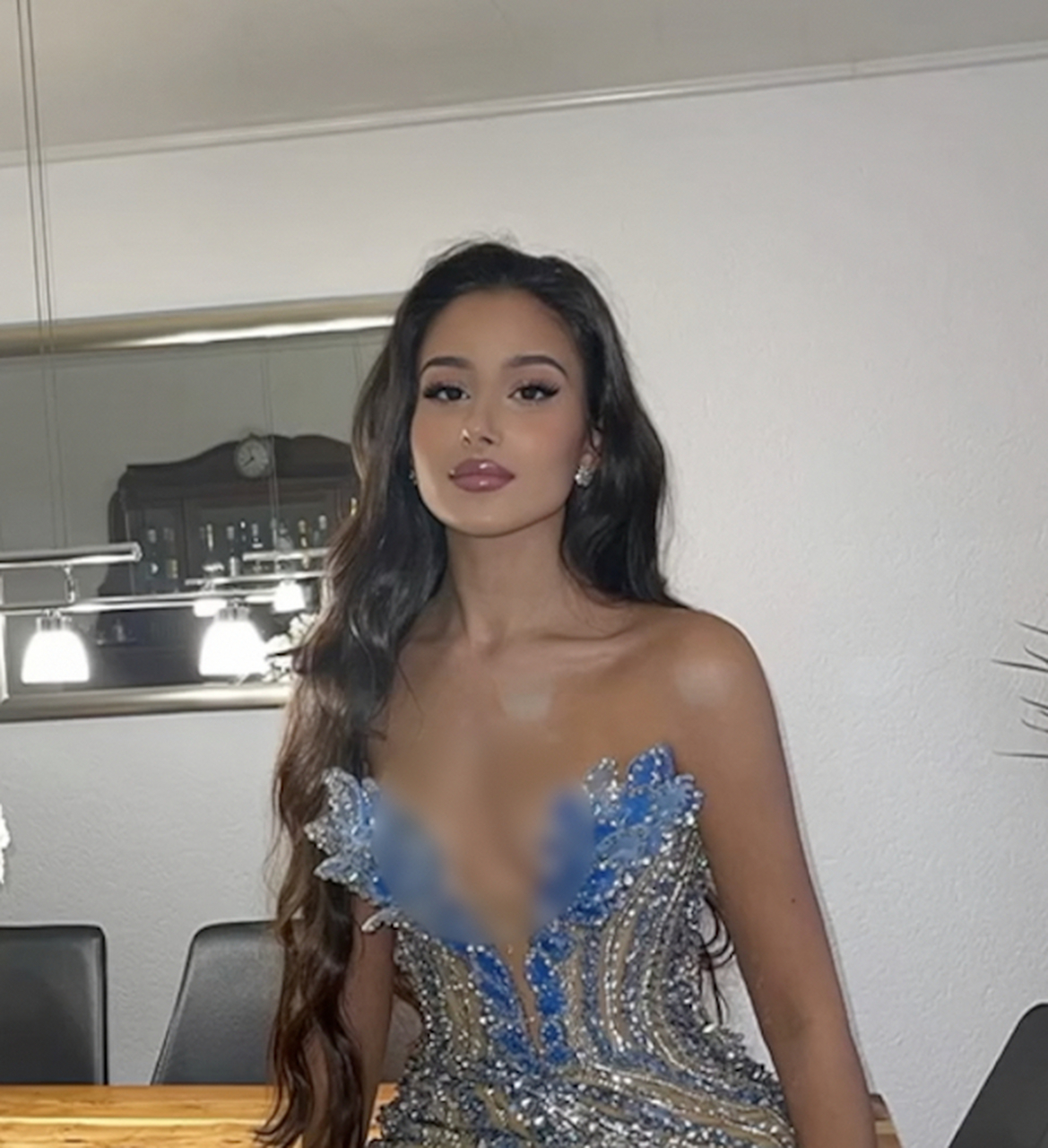 德国21岁的女模特阿莱娜·伊尔迪兹(alena yildiz)日前受好朋友要求去