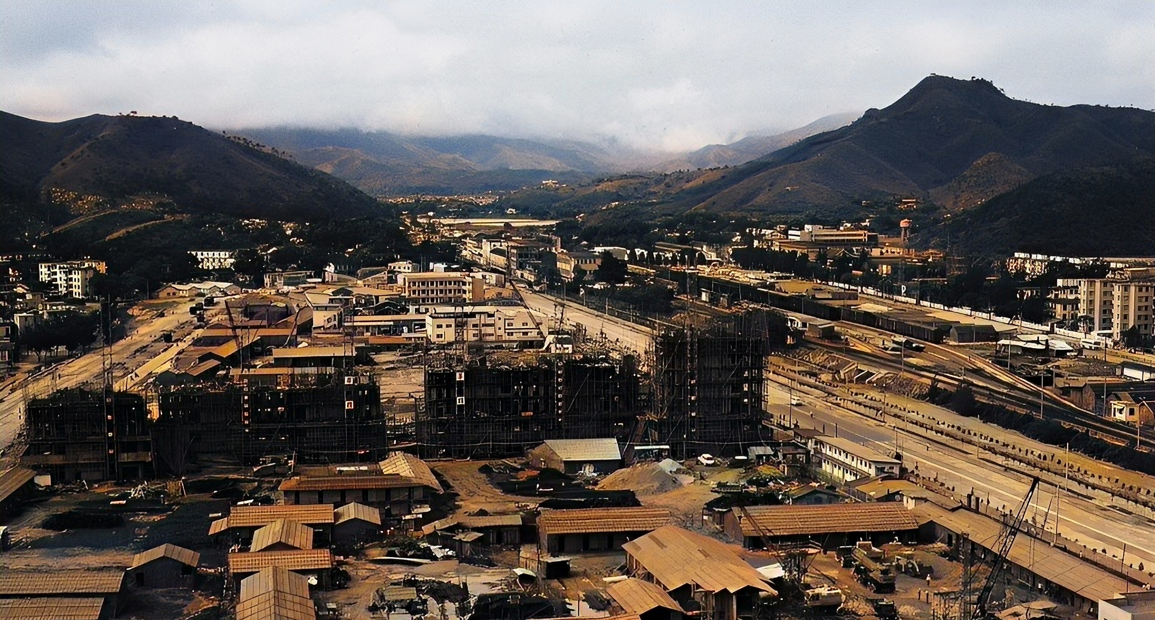 在80年代,深圳的一家免税商店因为享受到经济特区的优惠政策而备受