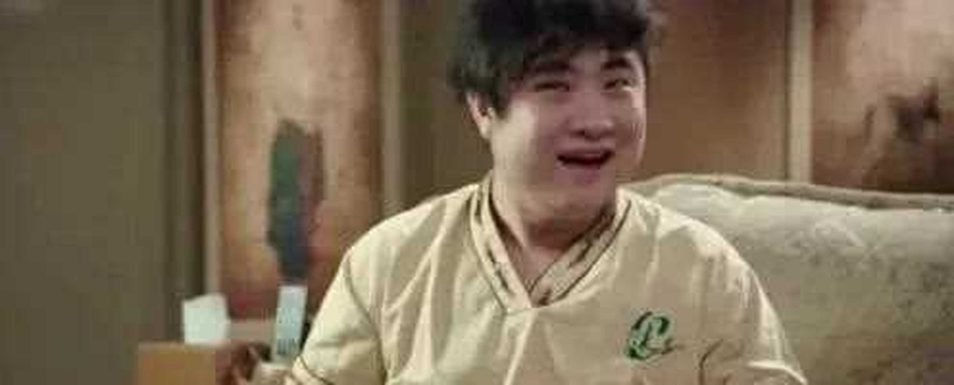 "保健哥"一炮走红的演员乔杉,竟然是警察世家,父亲是老邢警,两个哥哥