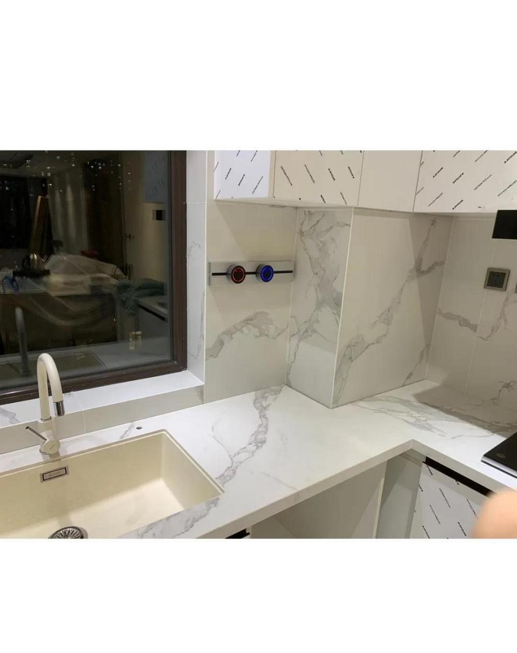 厨房台面到底选什么材质好 石英石大理石岩板  推荐岩板,不渗色不渗油