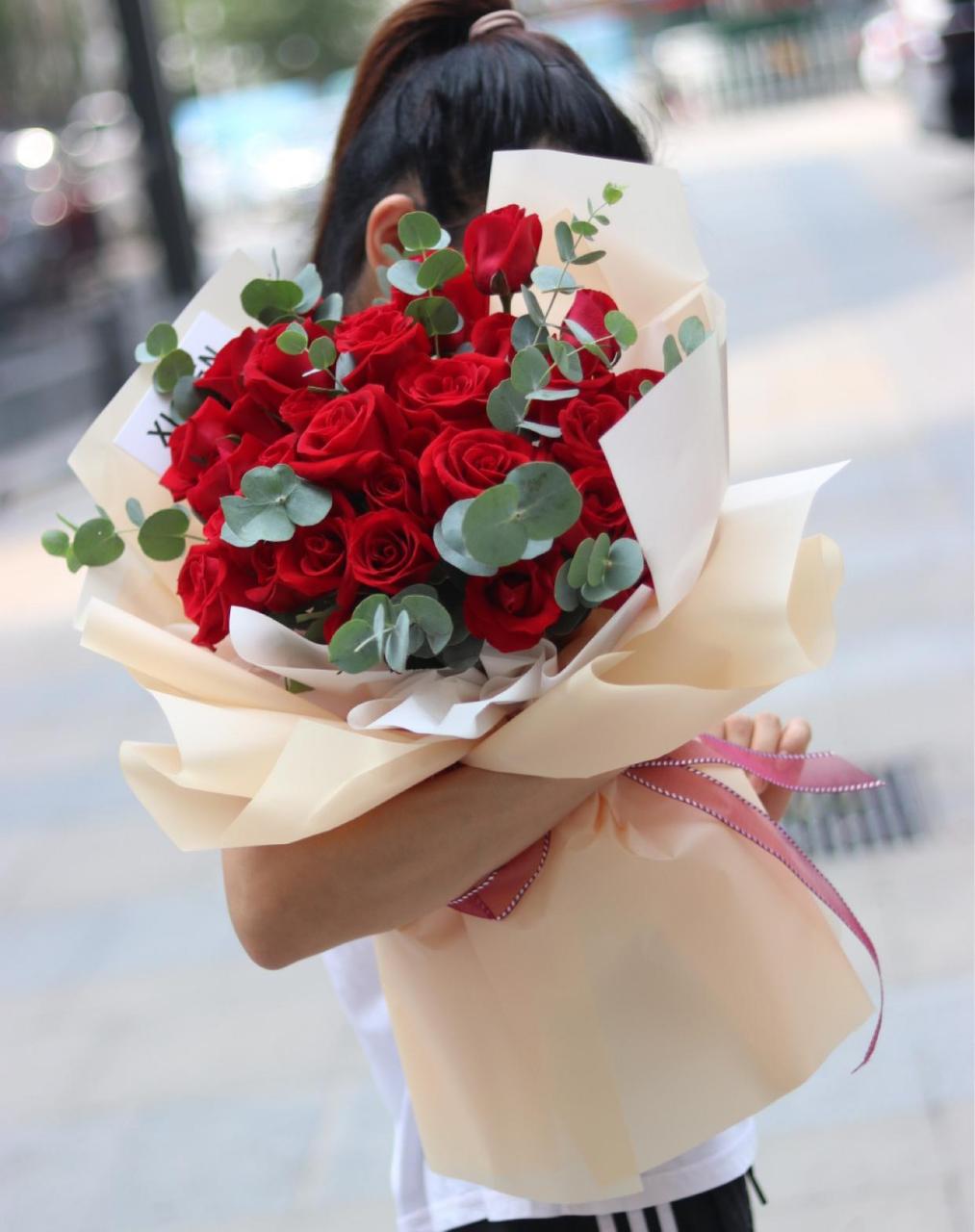 红玫瑰花束,七夕情人节新款33朵玫瑰花.