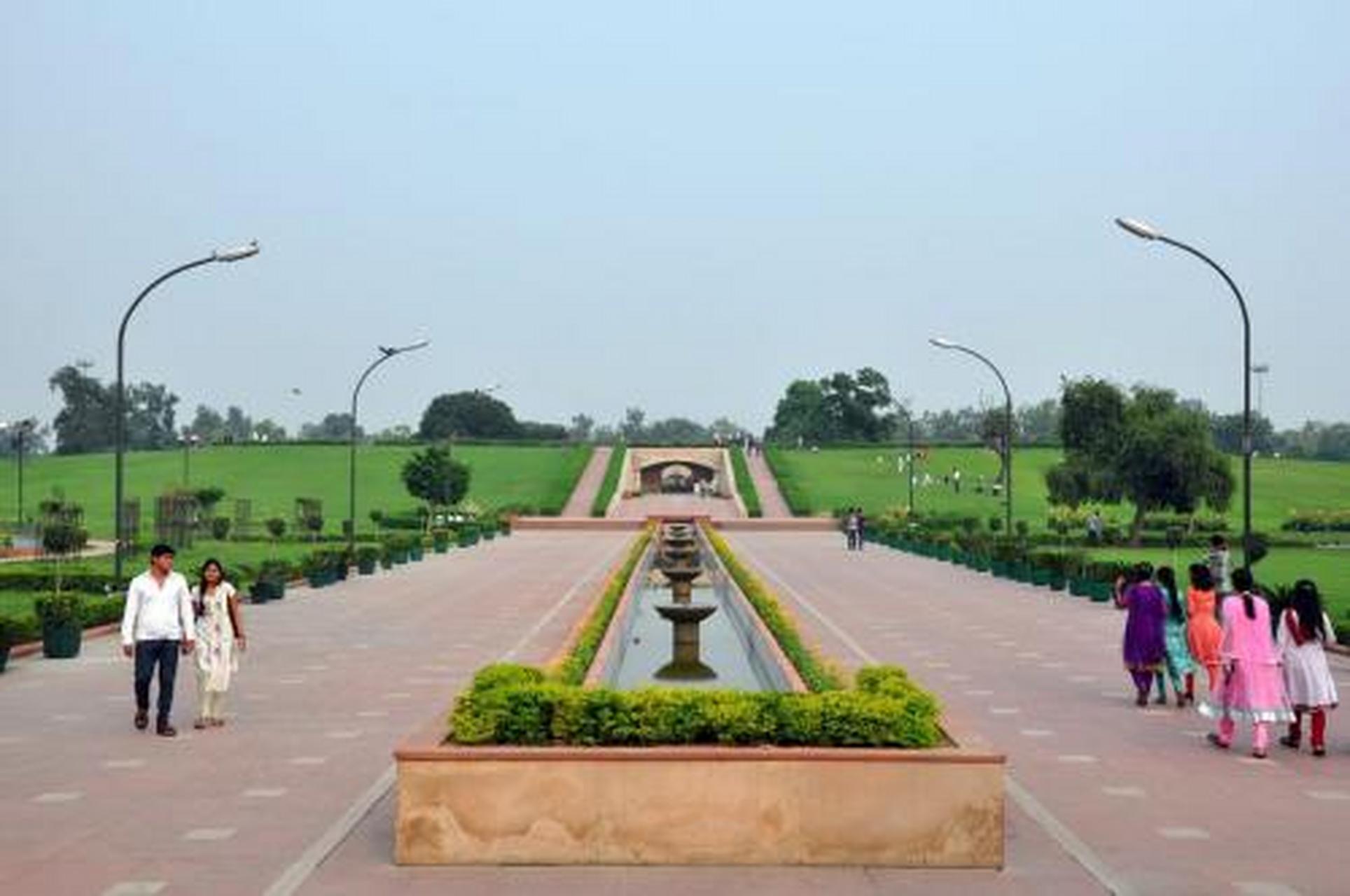 毕业旅行去哪里# #趣玩一夏# 甘地陵:在印度首都新德里东郊朱木拿