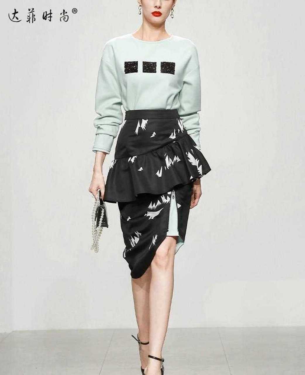 新款女装[话筒]   套装优雅休闲上衣 荷叶边不规则