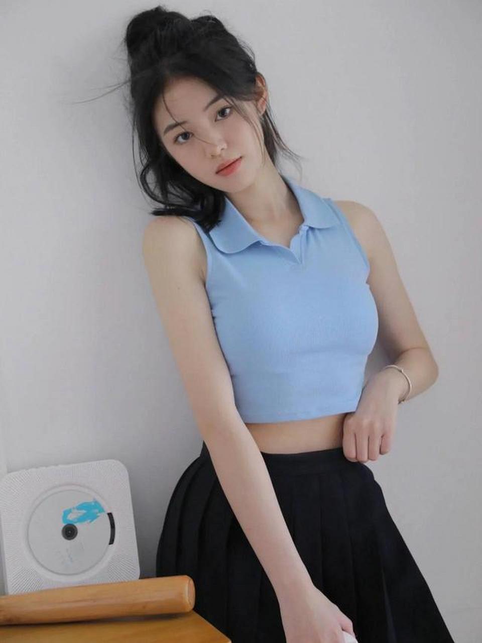 清新脱俗纯天然美少女棒球服写真