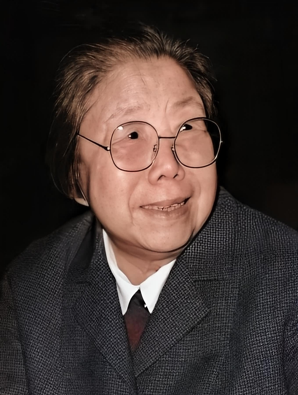 1939年,邓颖超康克清和浦安修在陕北延安合影!