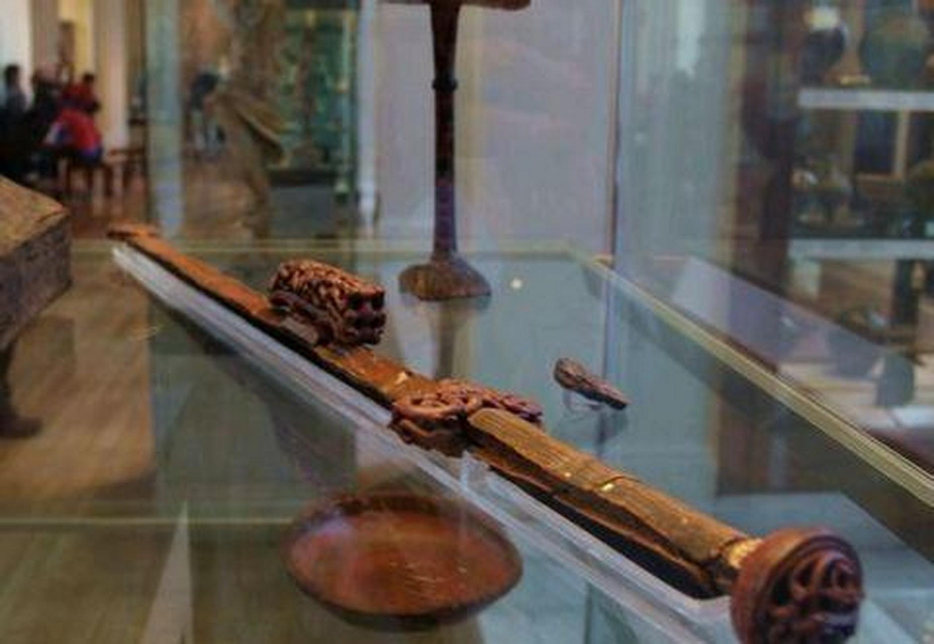 这是至今保存最完好的一柄汉代名剑--櫑具剑,它珍藏于英国的大不列颠