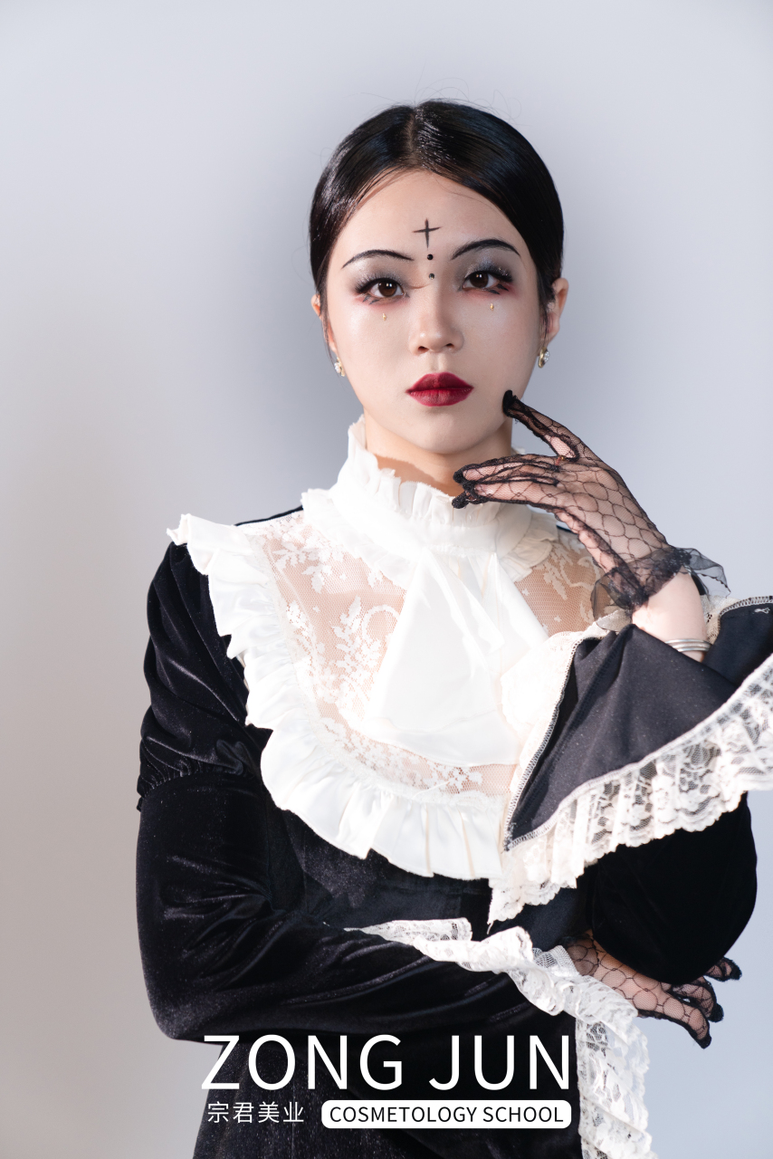 重庆化妆培训学校&学员创意哥特妆造分享#重庆化妆学校# #重庆学化妆