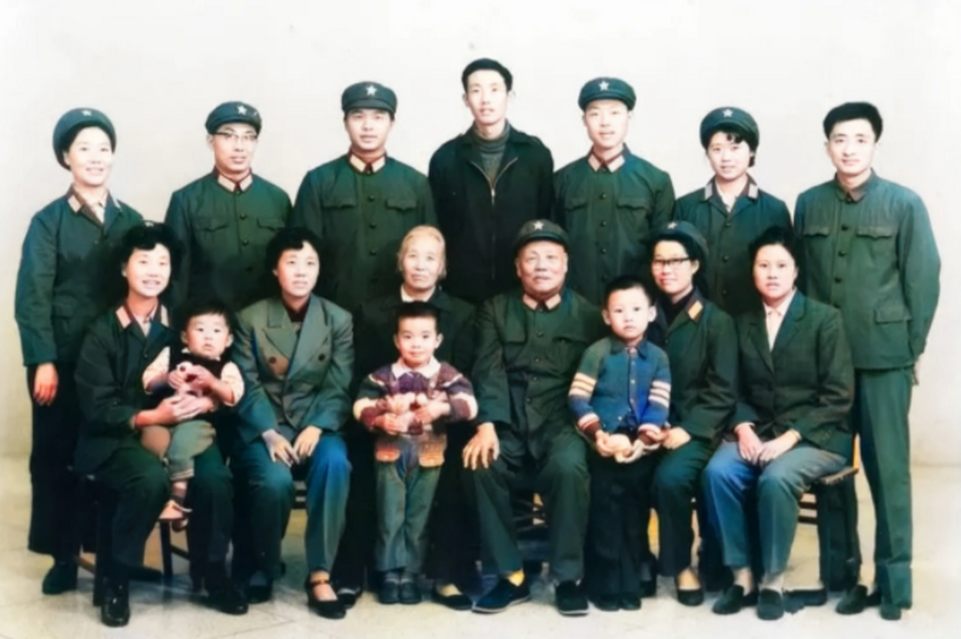 开国中将刘金轩全家福 百战将军刘金轩出生在祁阳,是永州籍两位开国