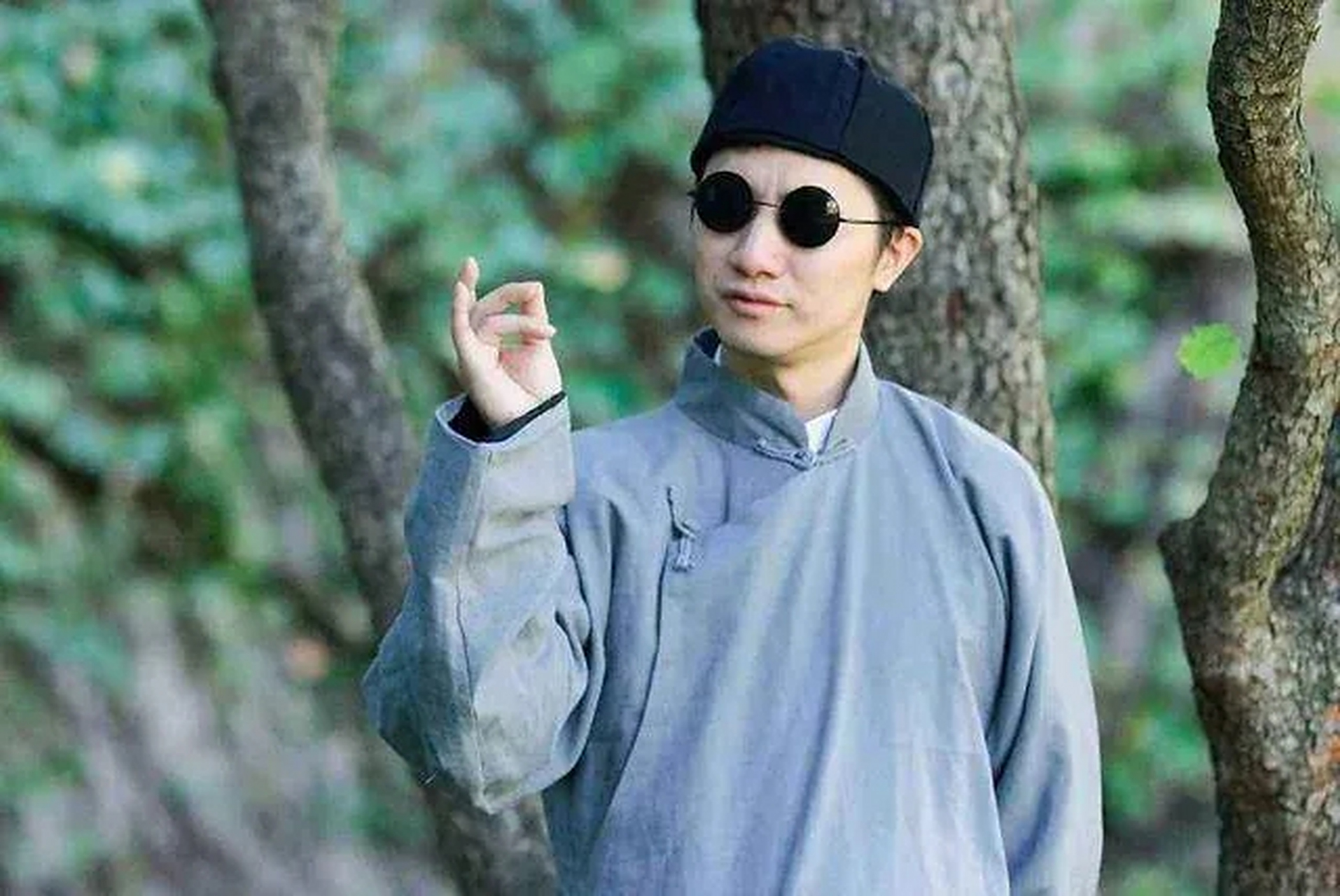 少年名叫王殿行,是个苦命的孩子,四五岁时,父母双双去世了.