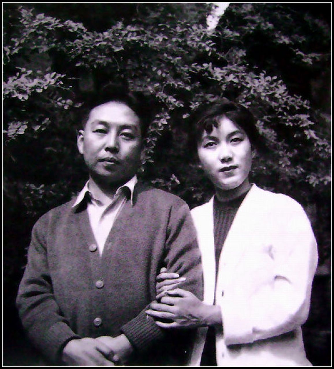 吴祖光是著名学者,戏剧家等多种身份,,新凤霞是新中国的评剧皇后,因戏
